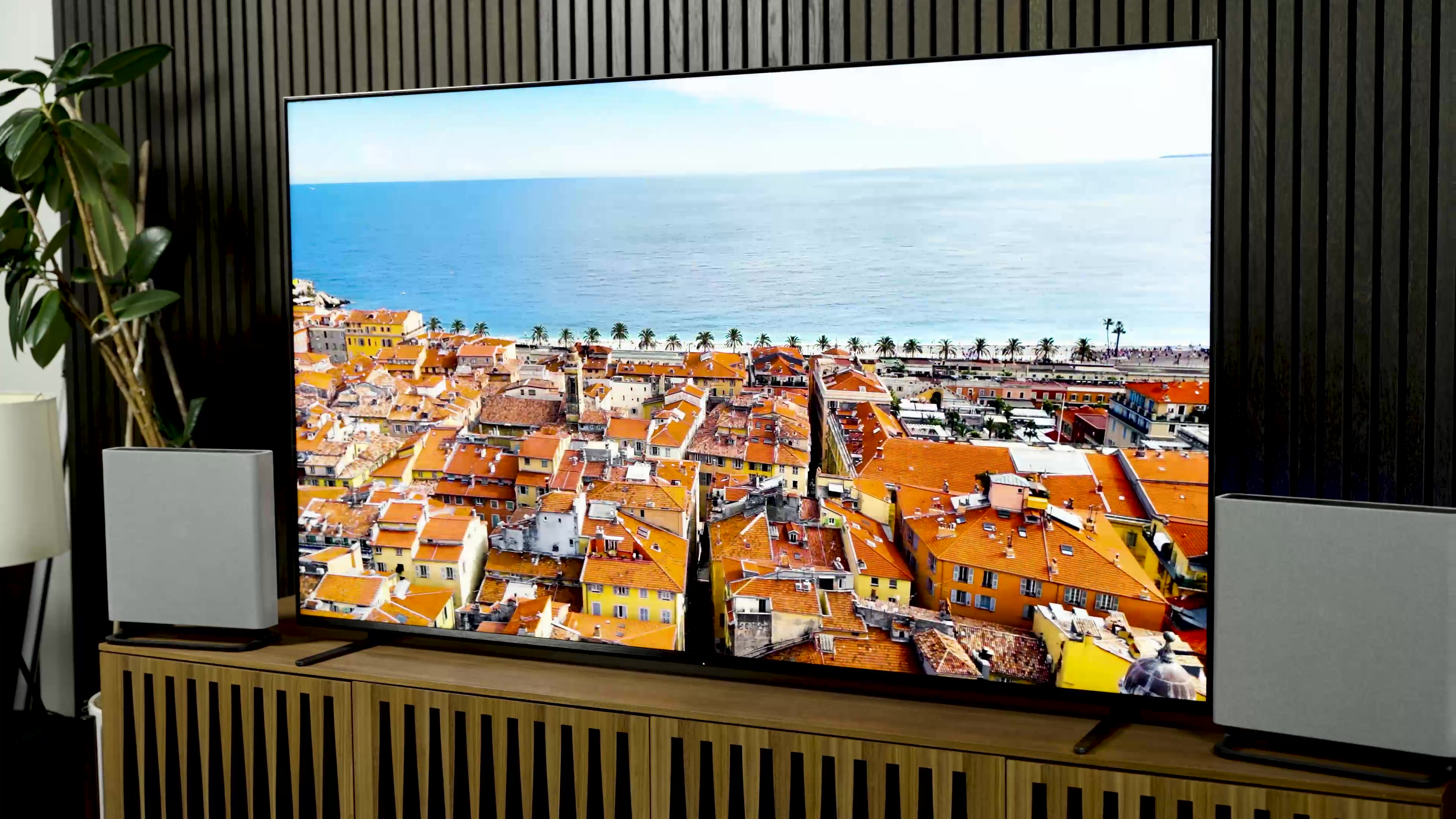 Sony Bravia 7 TV-Testbericht, hervorragende Helligkeit, Farbe, aber reflektierend