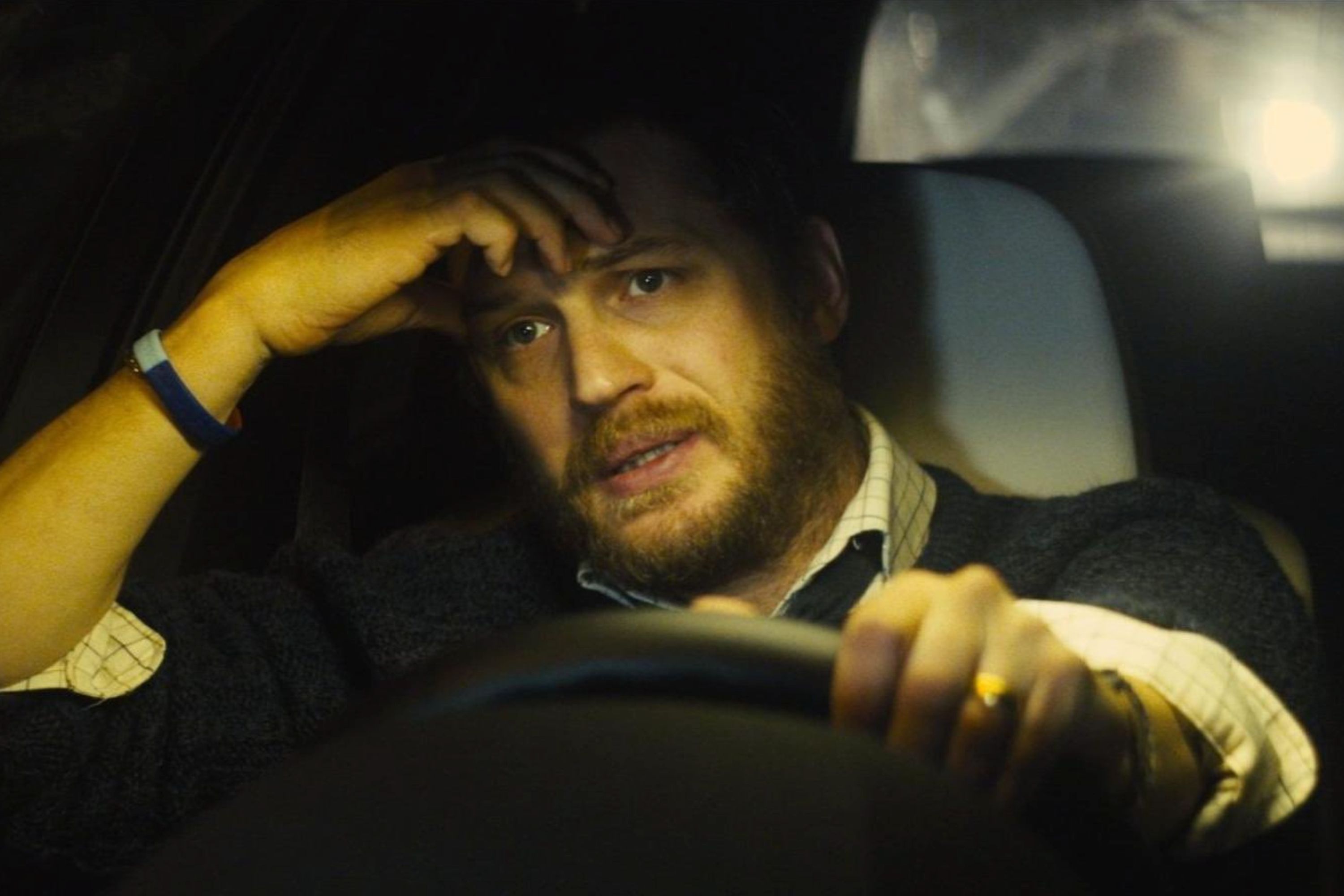 Tom Hardy dans une voiture à Locke.