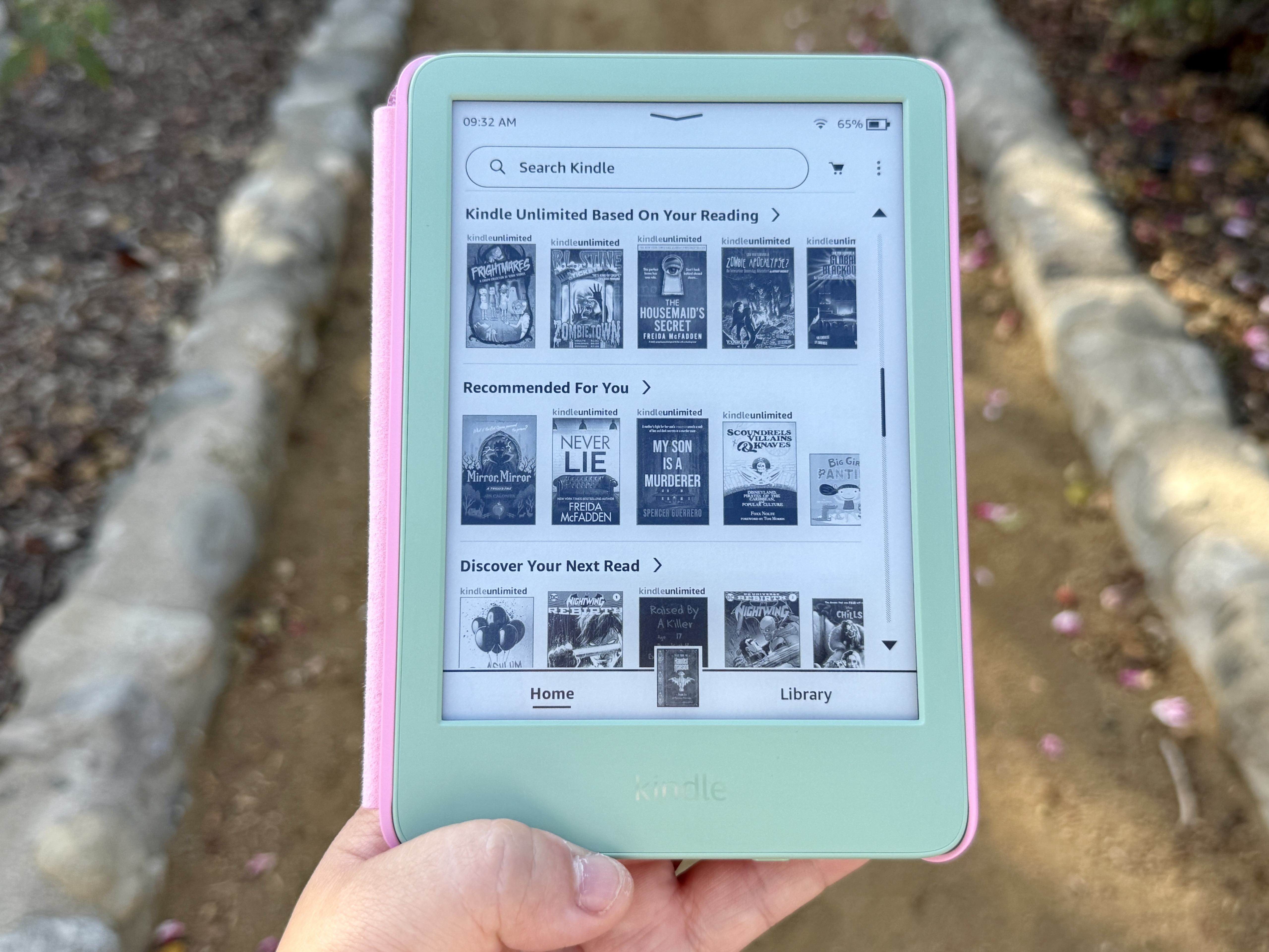 Amazon Kindle (2024) in Matcha-Grün.