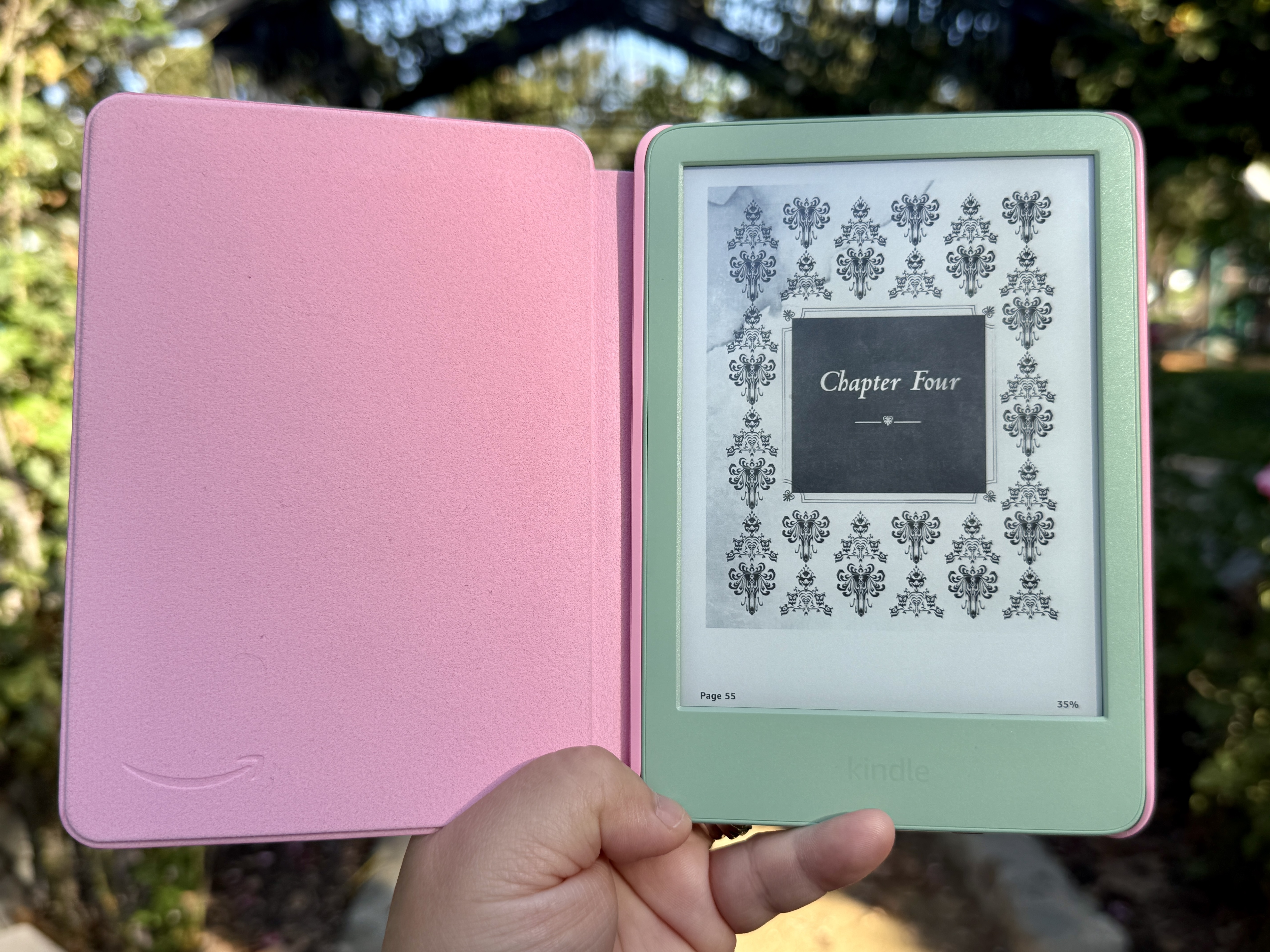 Amazon Kindle (2024) em Matcha Green com capa em tecido Rose.