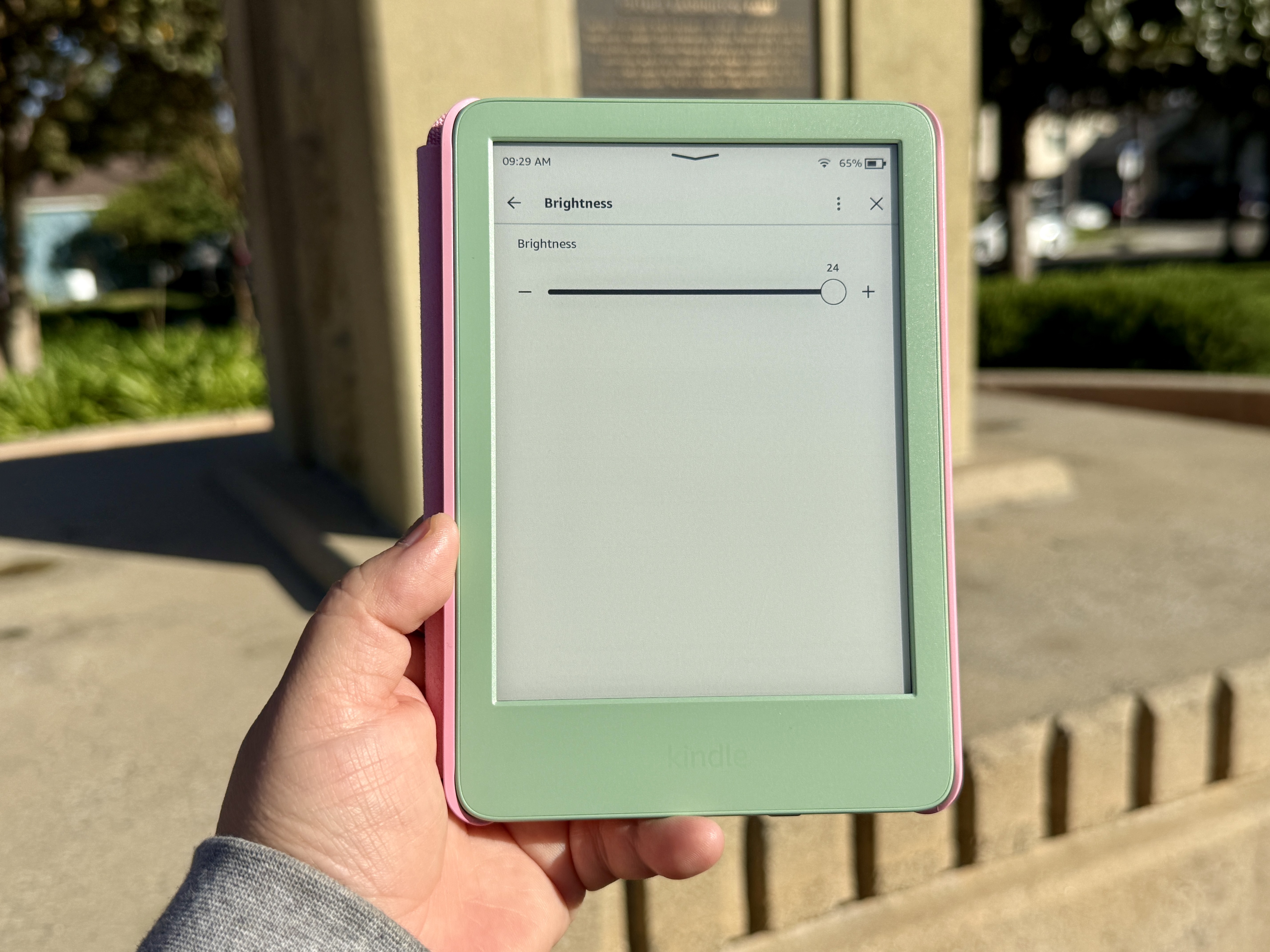 Amazon Kindle (2024) em Matcha Green.