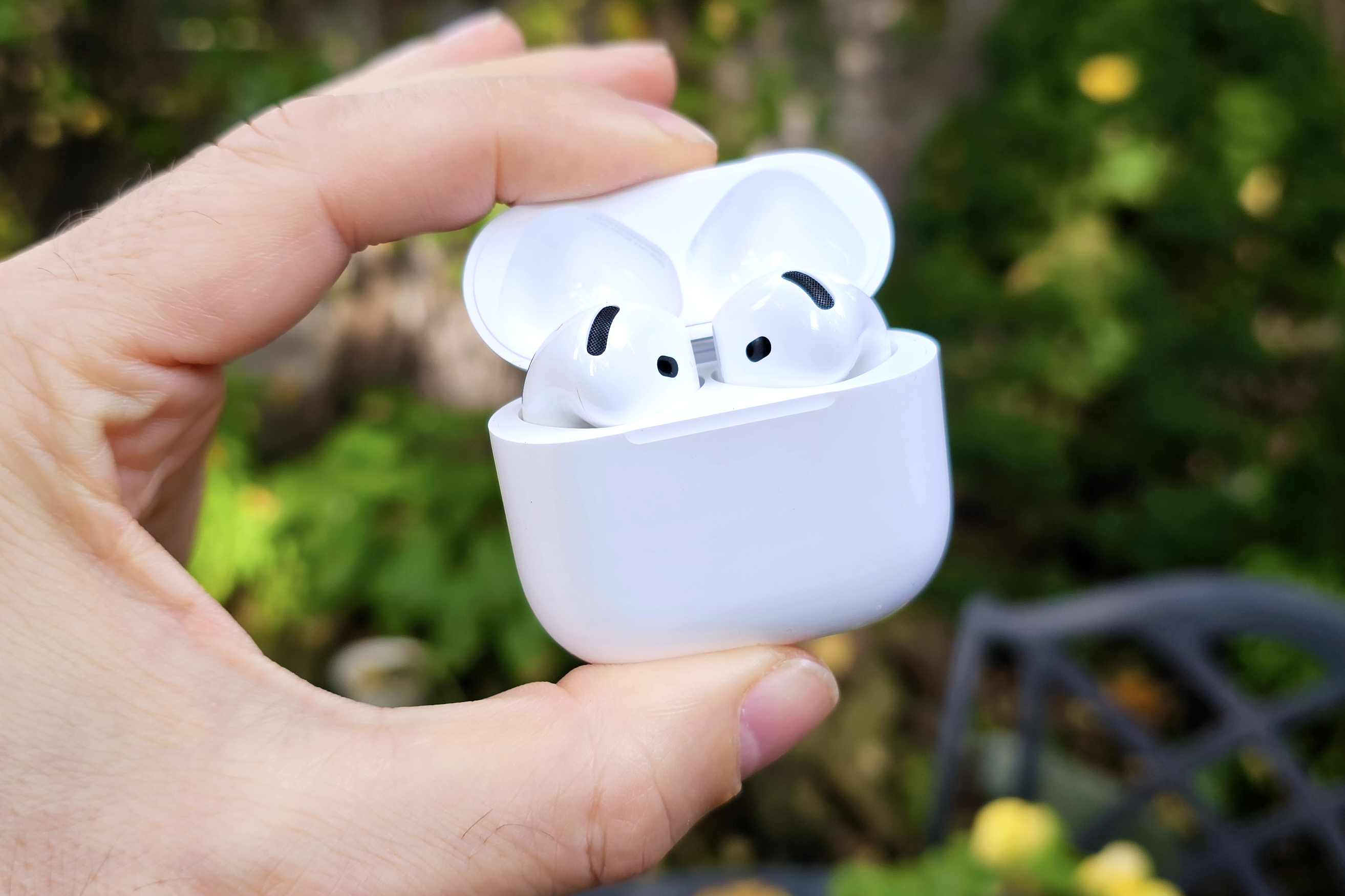 Apple AirPods 4.