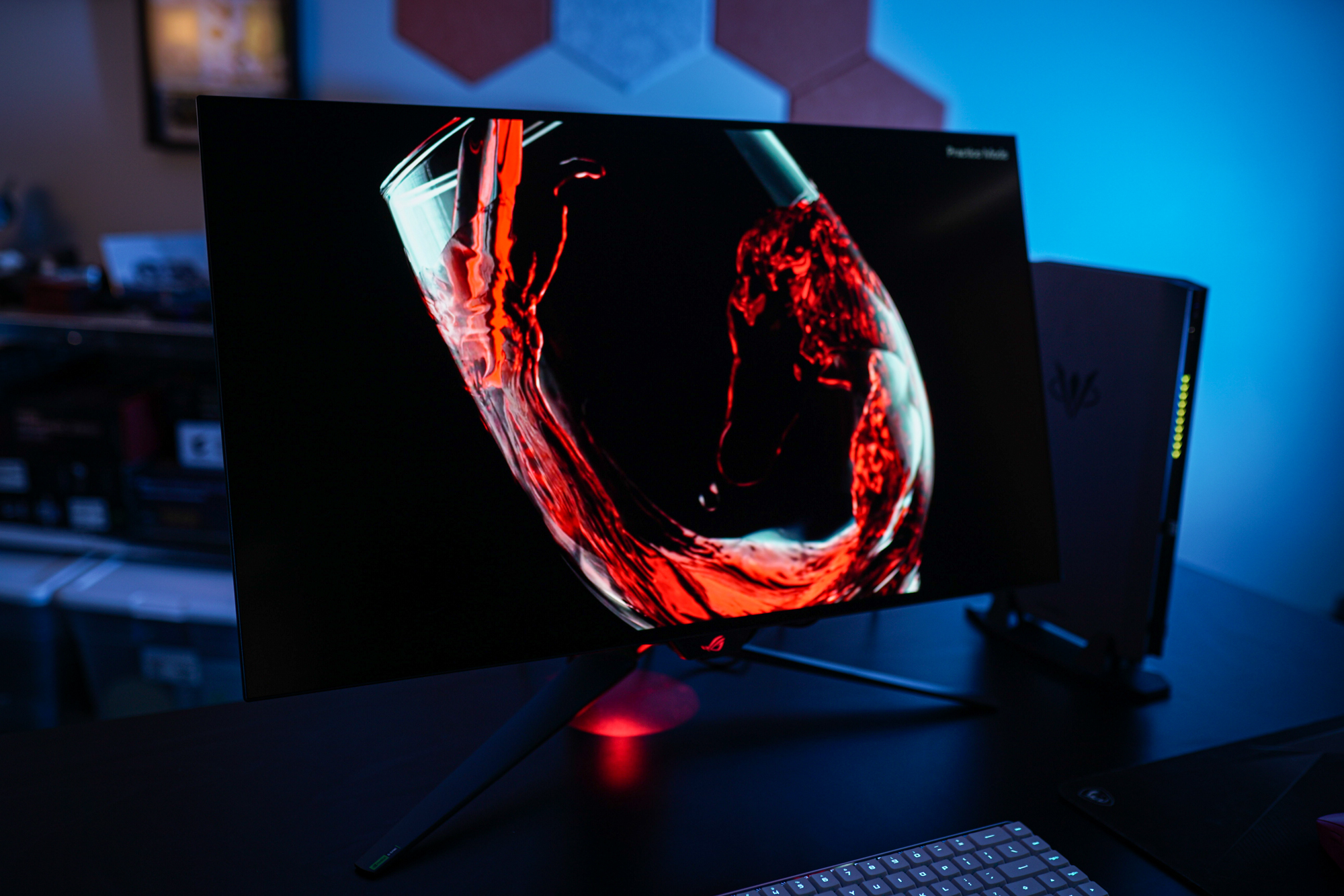 Uma demonstração OLED no Asus ROG Swift PG32UCDP.