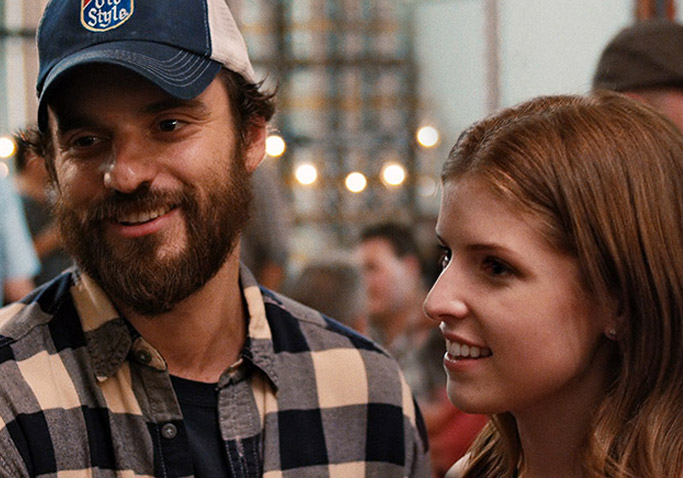 Jake Johnson and Anna Kendrick in 