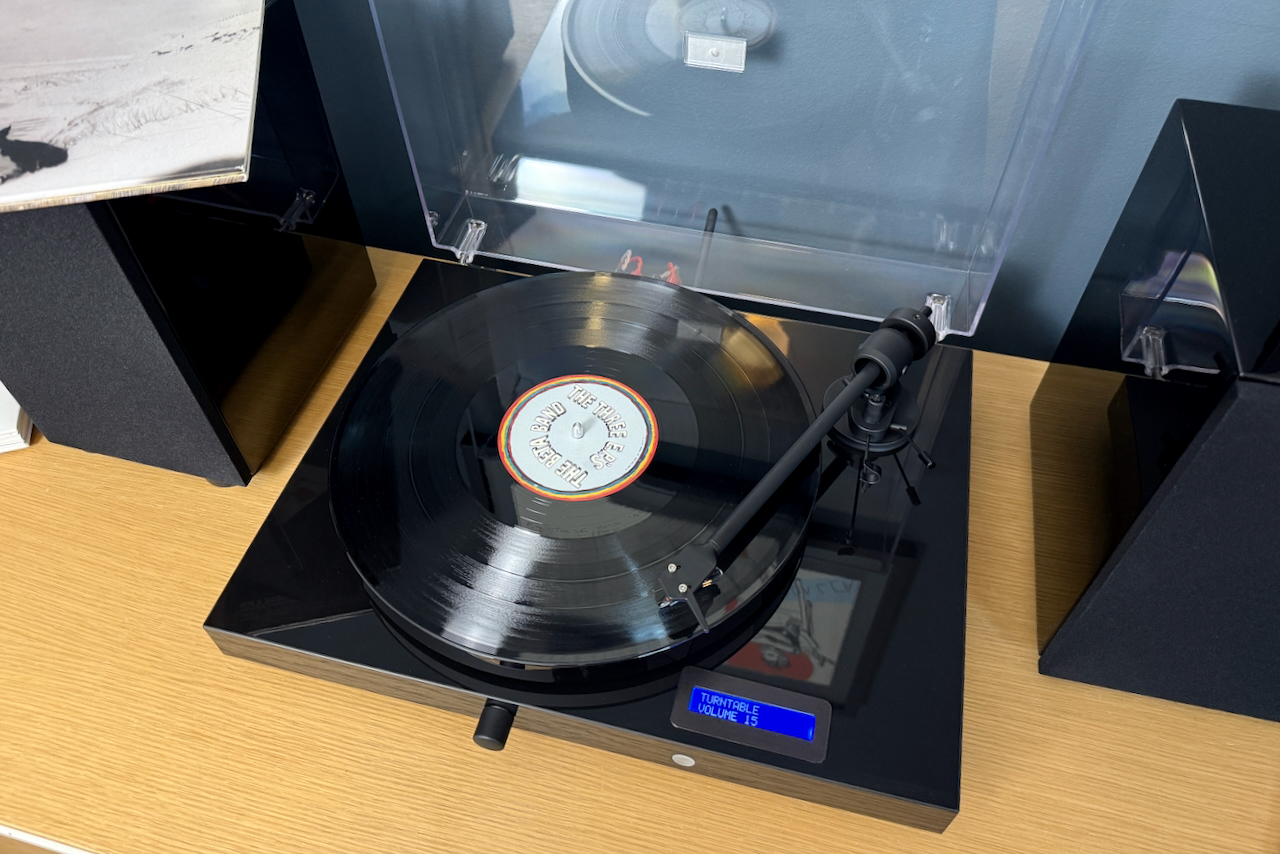 Pro-Ject Juke Box E1 Plattenspieler.