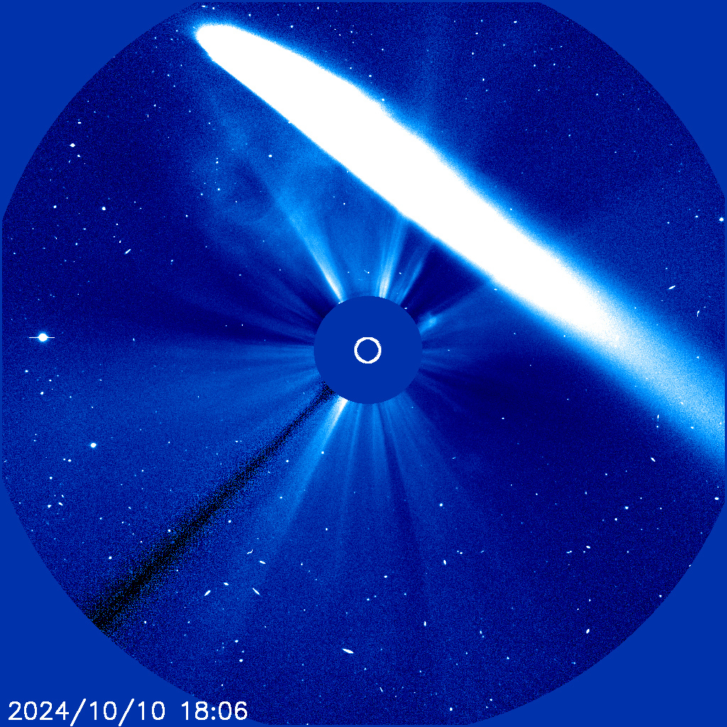 2024 年 10 月 10 日，C/2023 A3 Tsuchinshan-ATLAS 彗星的彗尾跨越了太阳和日光层观测站 (SOHO) 的视野。