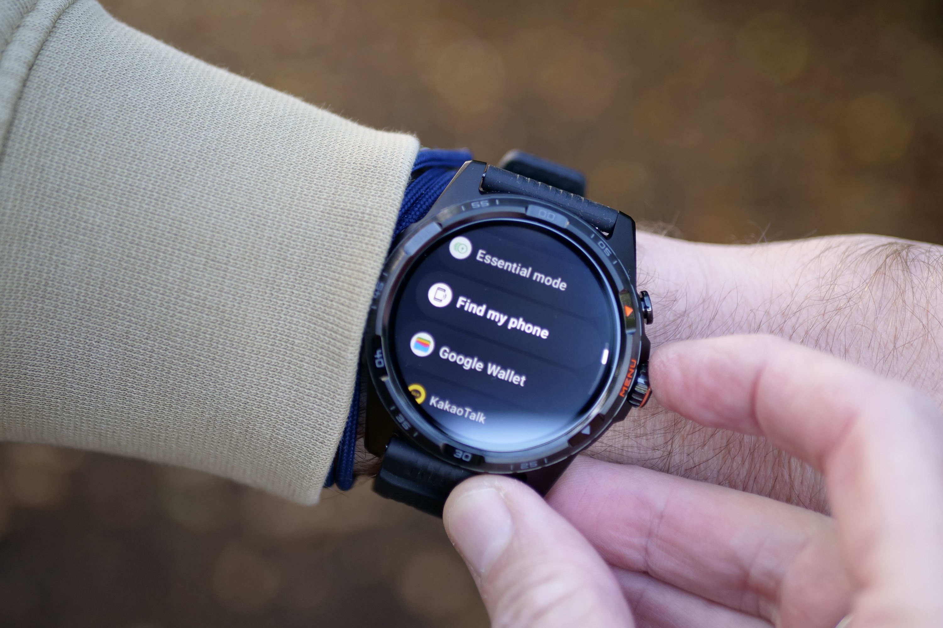 A person wearing the Mobvoi TicWatch Atlas, showing the apps.