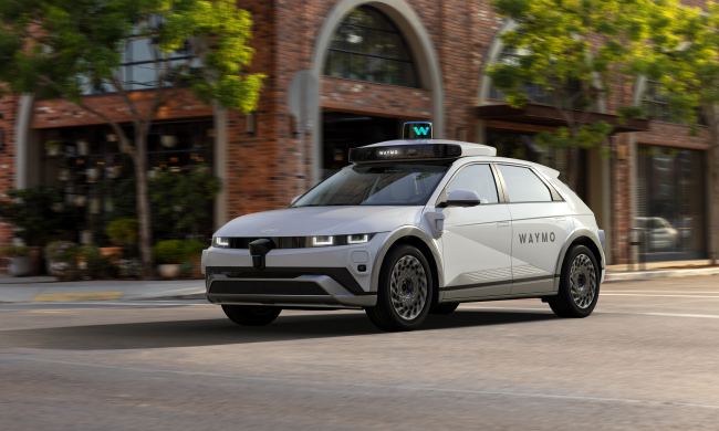 A Hyundai Ioniq 5 is equipped as a robotaxi.