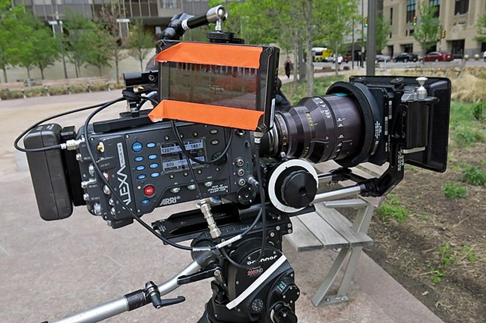 Une caméra ARRI Alexa à l’extérieur.