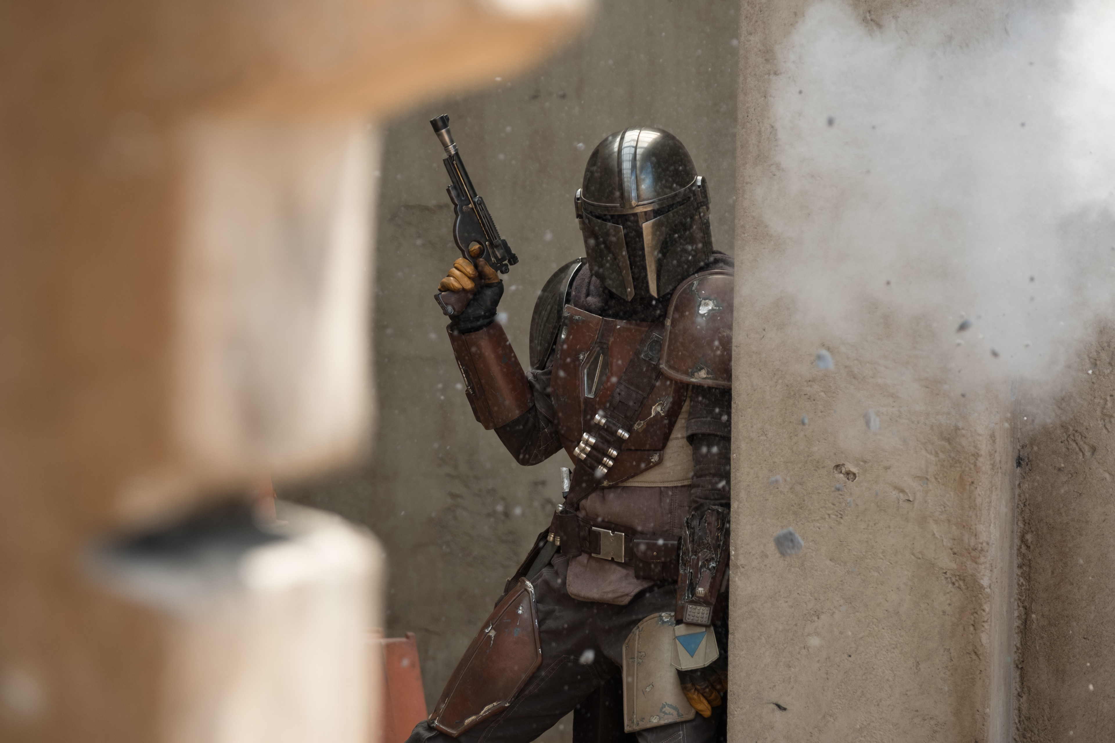 Din Djarin está escondido em The Mandalorian.