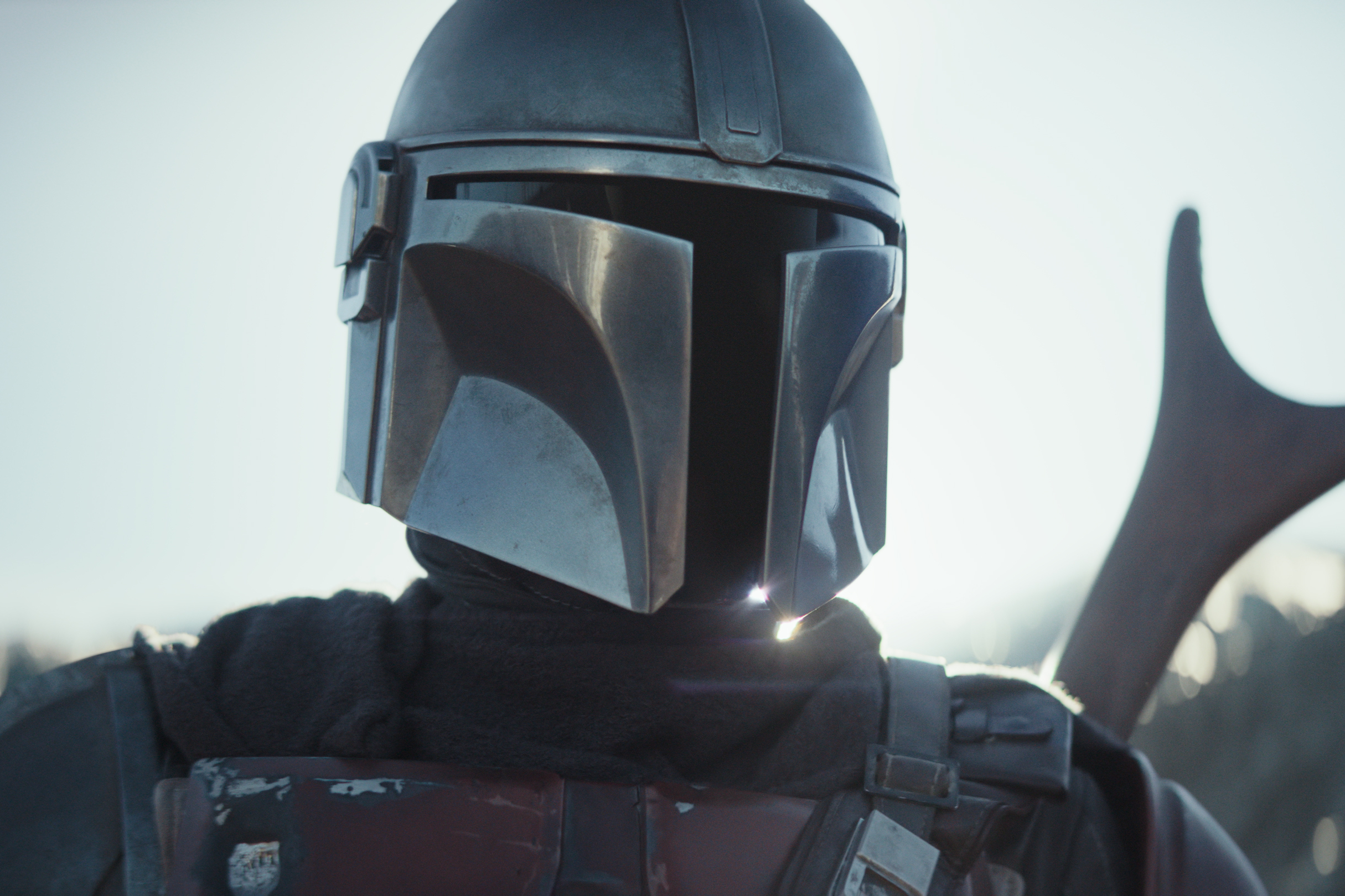 Din Djarin usa um capacete Beskar na 1ª temporada de The Mandalorian.