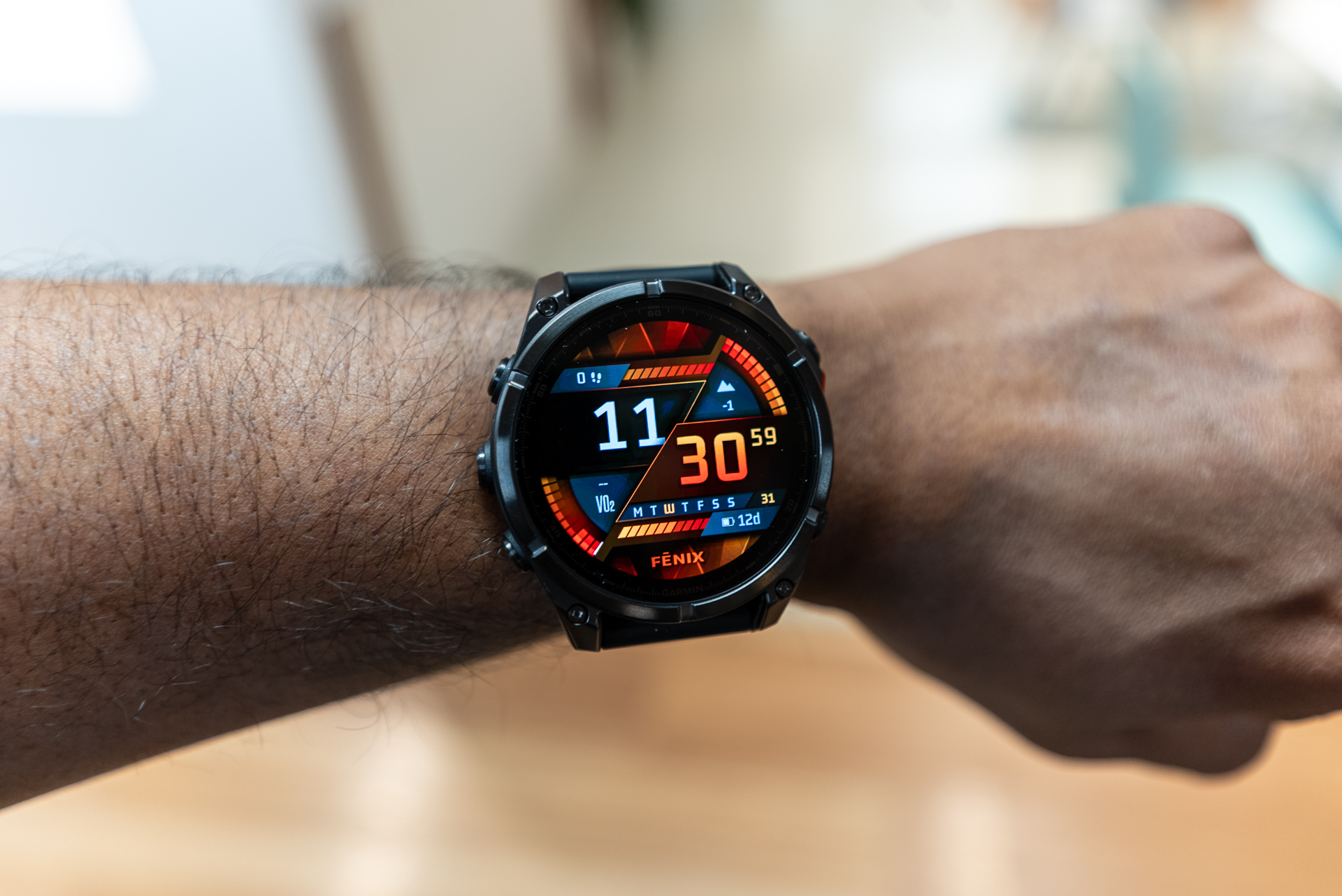 Foto do herói Garmin Fenix ​​8 em um pulso