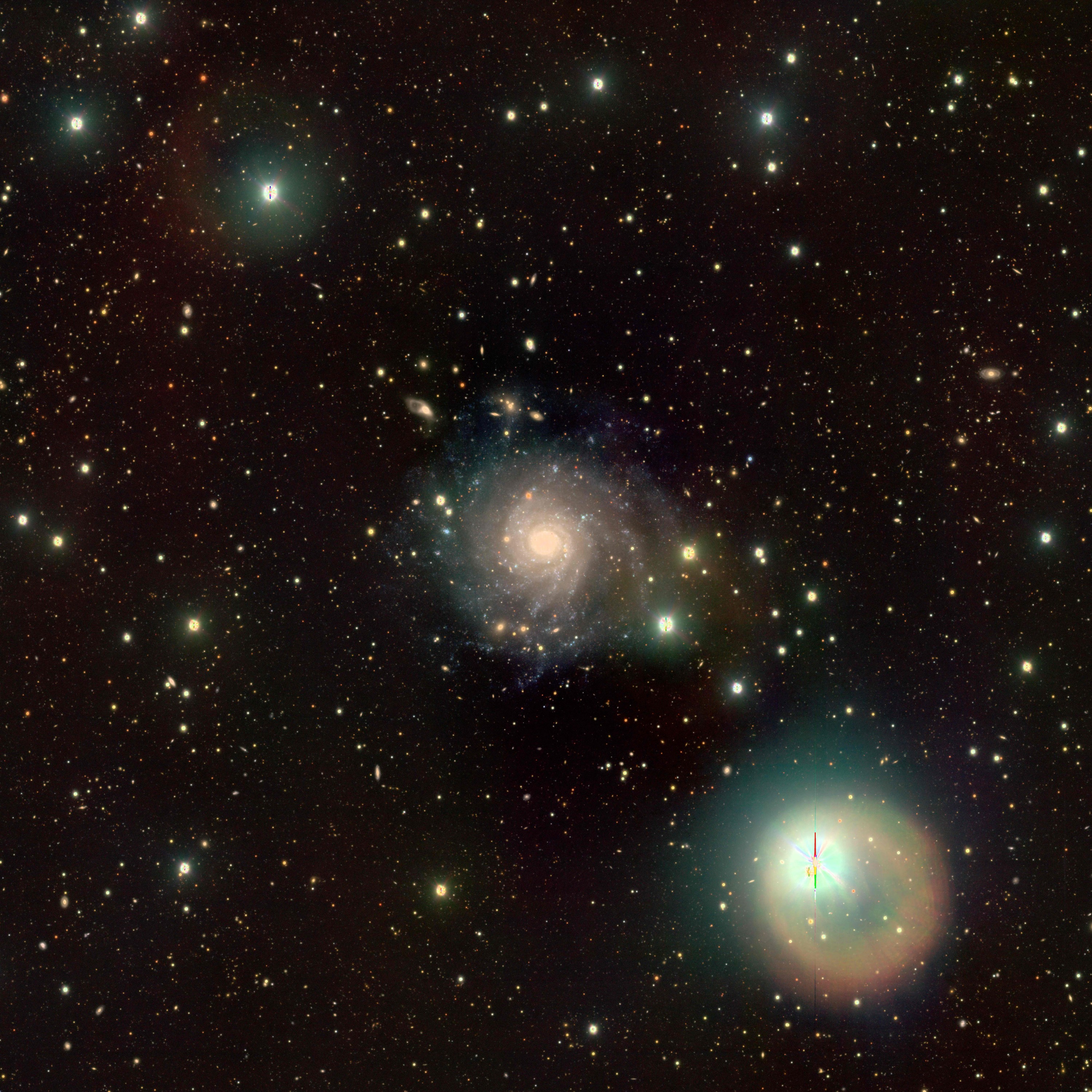 Bild der Spiralgalaxie IC 5332, die sich in einer Entfernung von etwa 30 Millionen Lichtjahren von uns befindet, aufgenommen mit dem VST (VLT Survey Telescope), einem italienischen Teleskop, das vom italienischen Nationalinstitut für Astrophysik (INAF) am Paranal-Observatorium der ESO verwaltet wird. Chile.