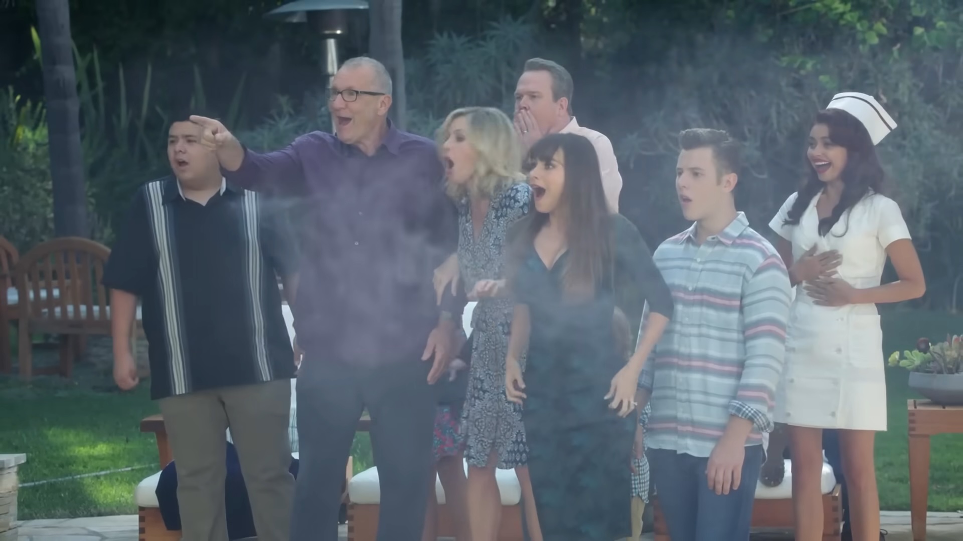 Die Besetzung von „Modern Family“ sieht an Thanksgiving überrascht aus.