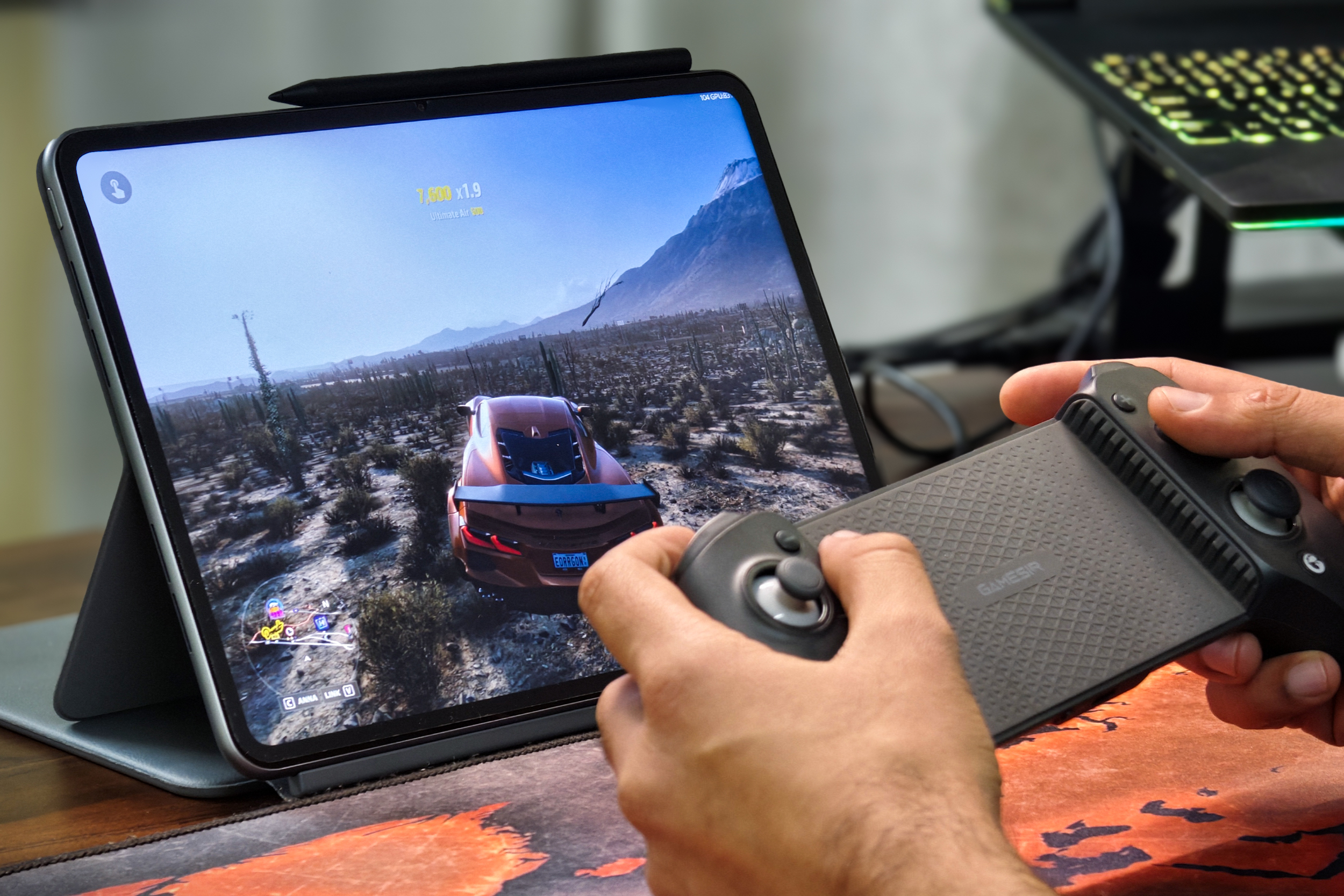 Forza Horizon 5 en OnePlus Pad 2 utilizado como monitor secundario para Windows.