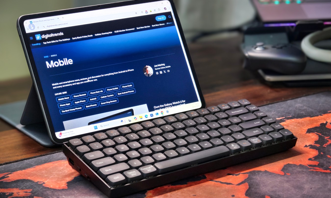 OnePlus Pad 2 used as a wireless Windows monitor, kept in front of a Keychron K2V2 mechanical keyboard and Logitech MX Master 3S on a table.