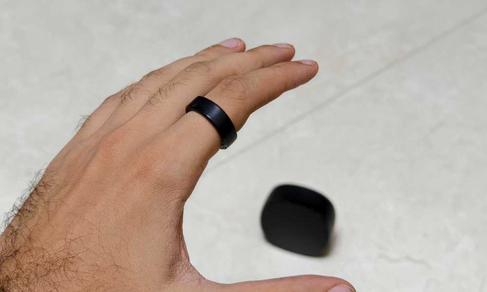 RingConn Smart Ring Gen 1 on index finger.