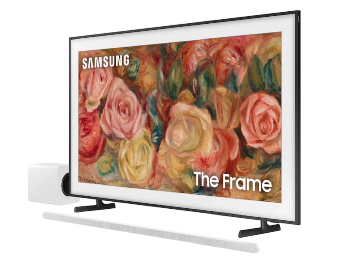 Le téléviseur Samsung The Frame QLED 4K avec barre de son Samsung HW-S801D 3.1.2 canaux sur fond blanc.