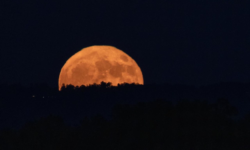 A supermoon rises over Huntsville, Alabama, home to NASA’s Marshall Space Flight Center, Aug. 19, 2024. Supermoons are the biggest and brightest full Moons of the year because the Moon is within 90% of its closest point to Earth.