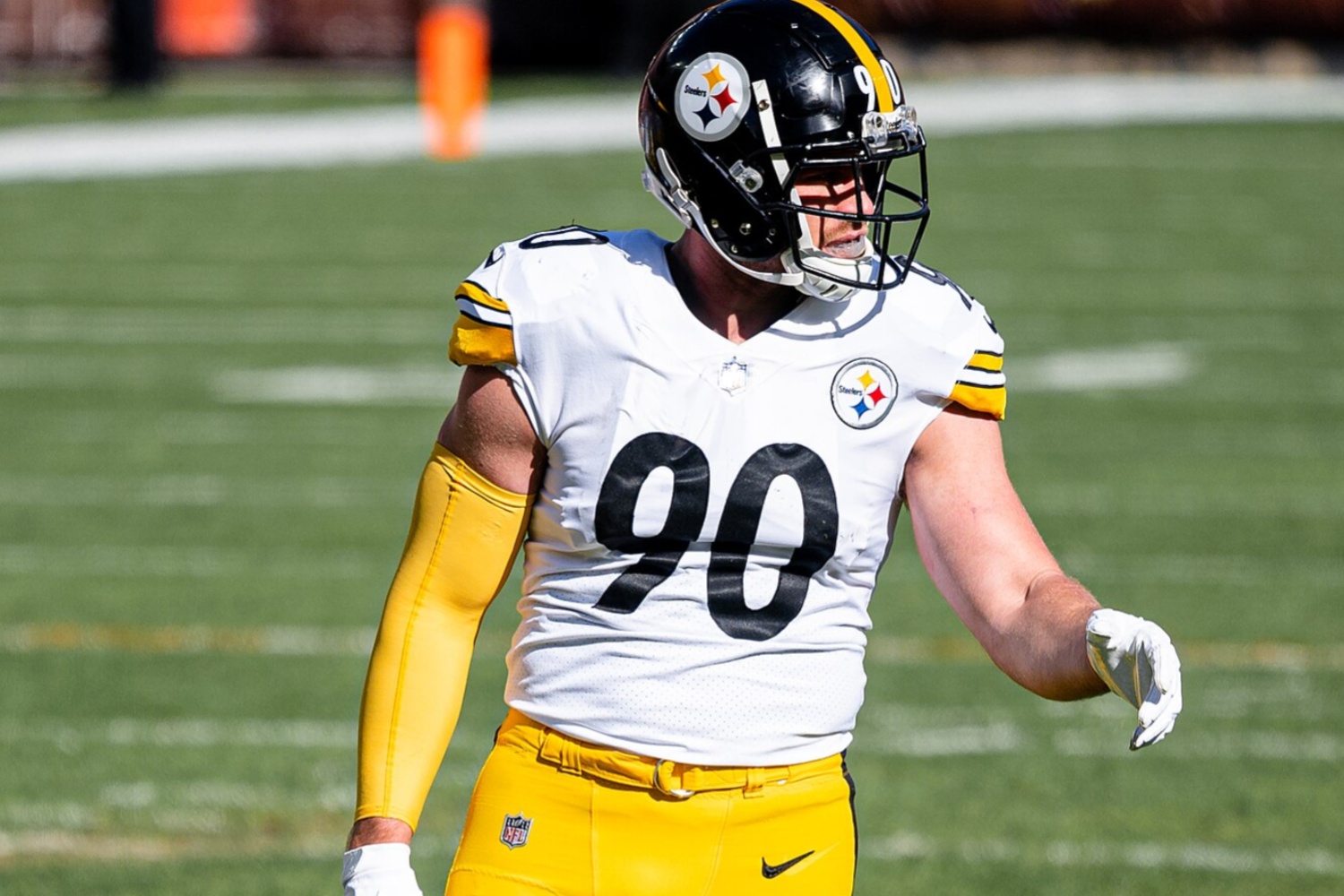 T.J. Watt von den Steelers bereitet sich auf die Verteidigung vor.