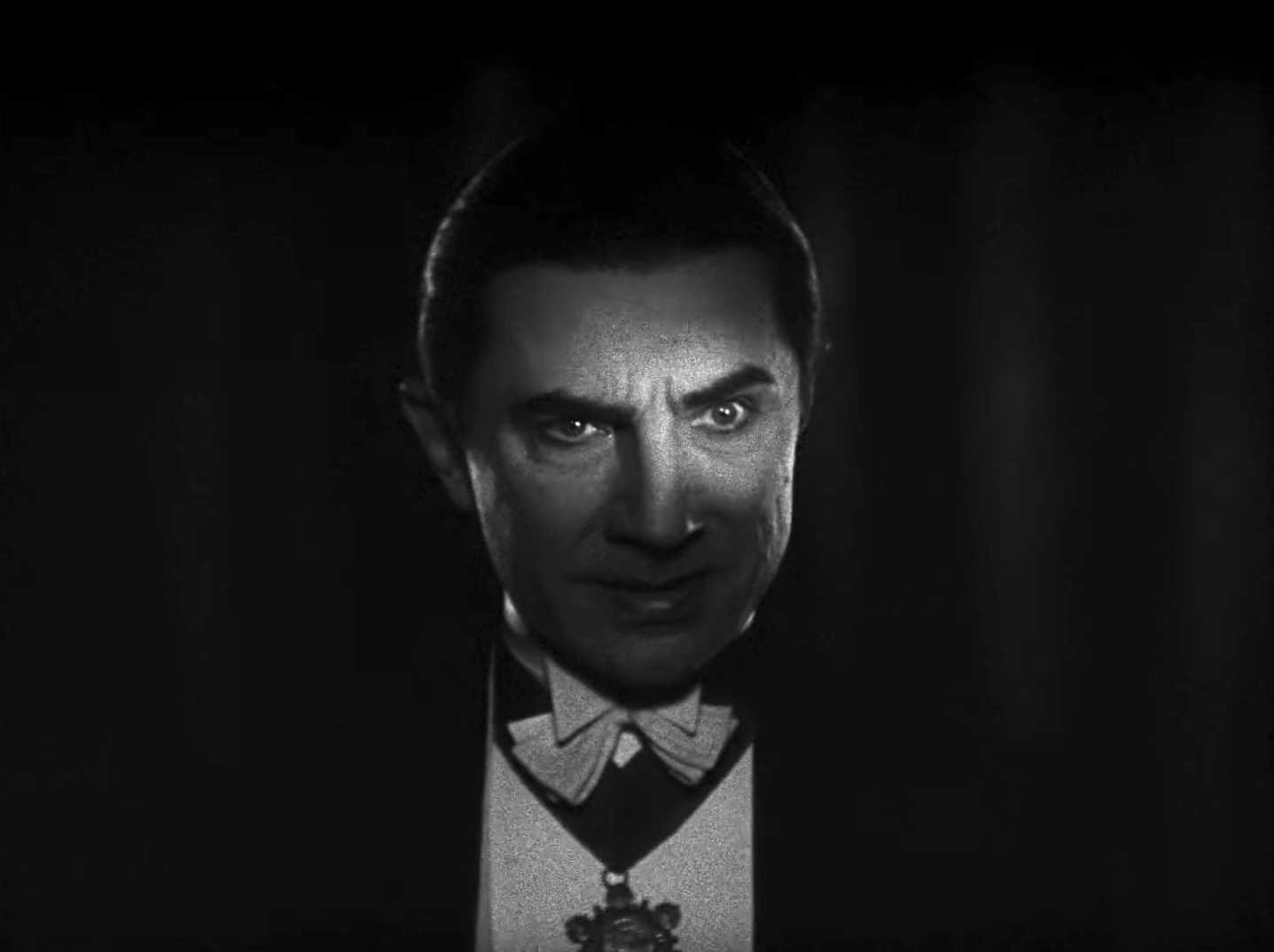 Un primer plano del rostro del Conde Drácula en "Drácula" (1931).