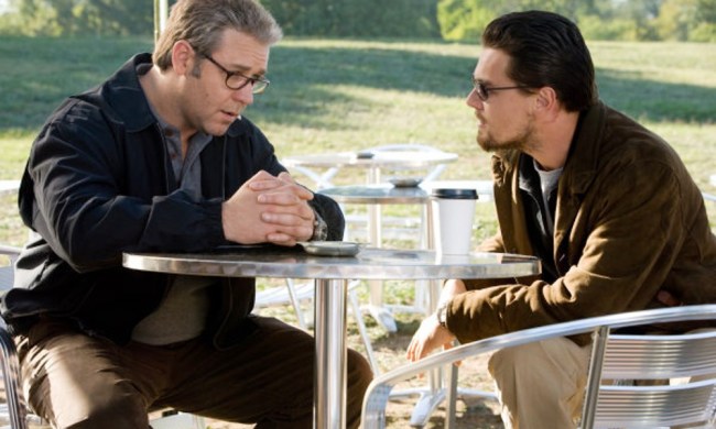 Two men sit and talk in Body of Lies.