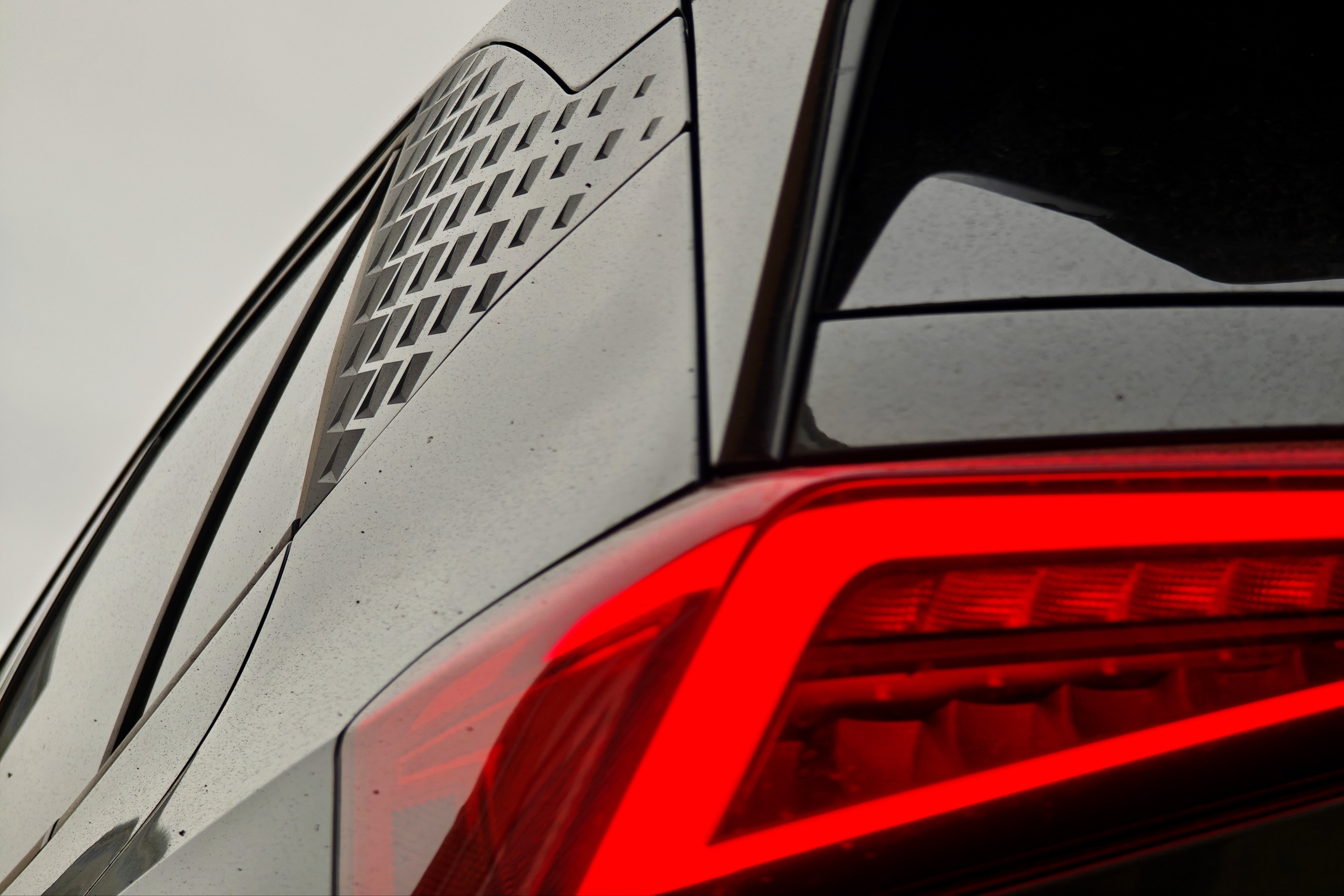 The tail light on the Cupra Born VZ.