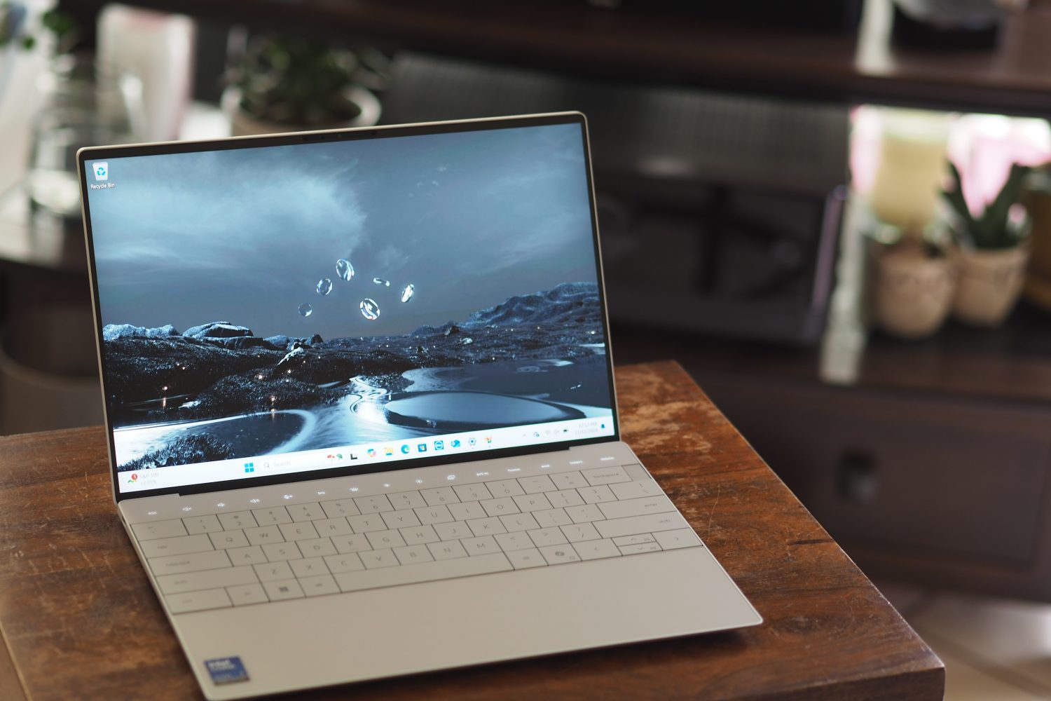 Dell XPS 13 (9350) review: better battery life, same design problems