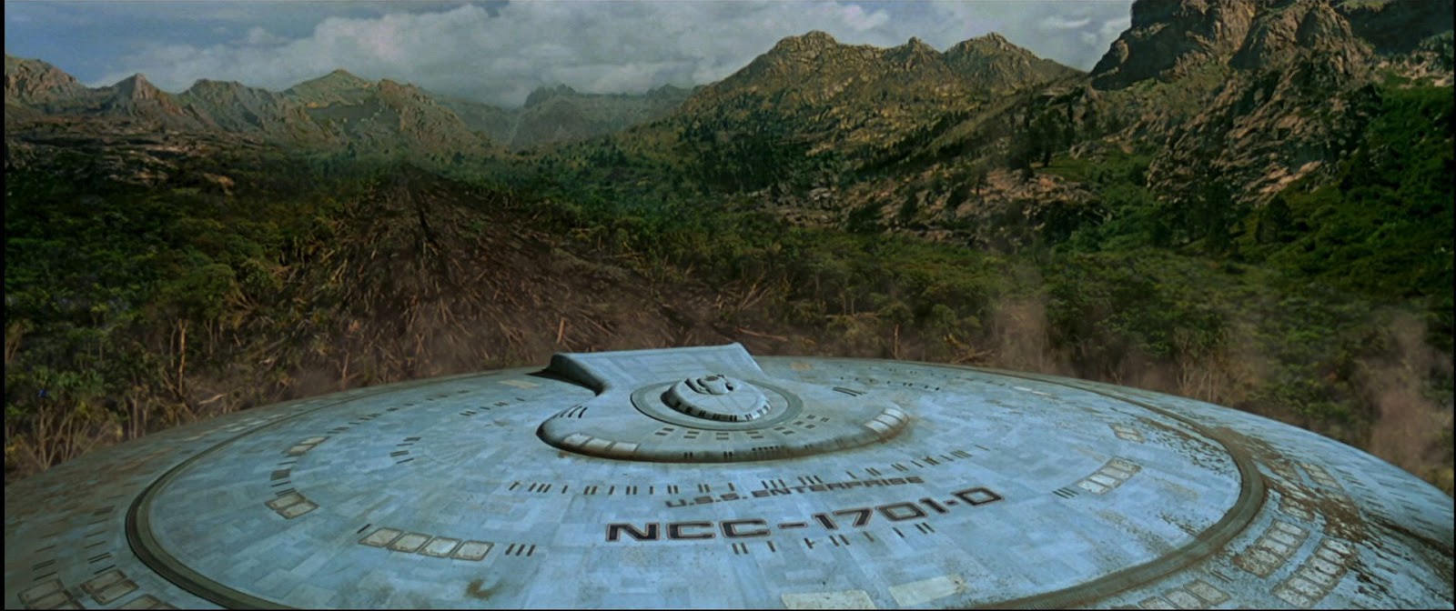 L'Enterprise plante dans Star Trek : Générations