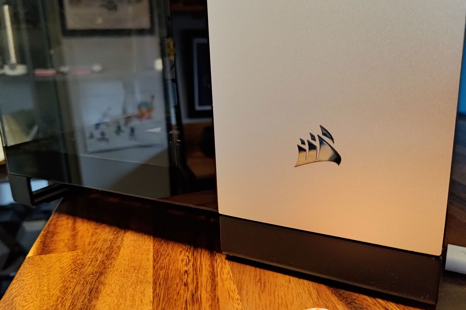 Corsair logo on the Vengeance i5100.