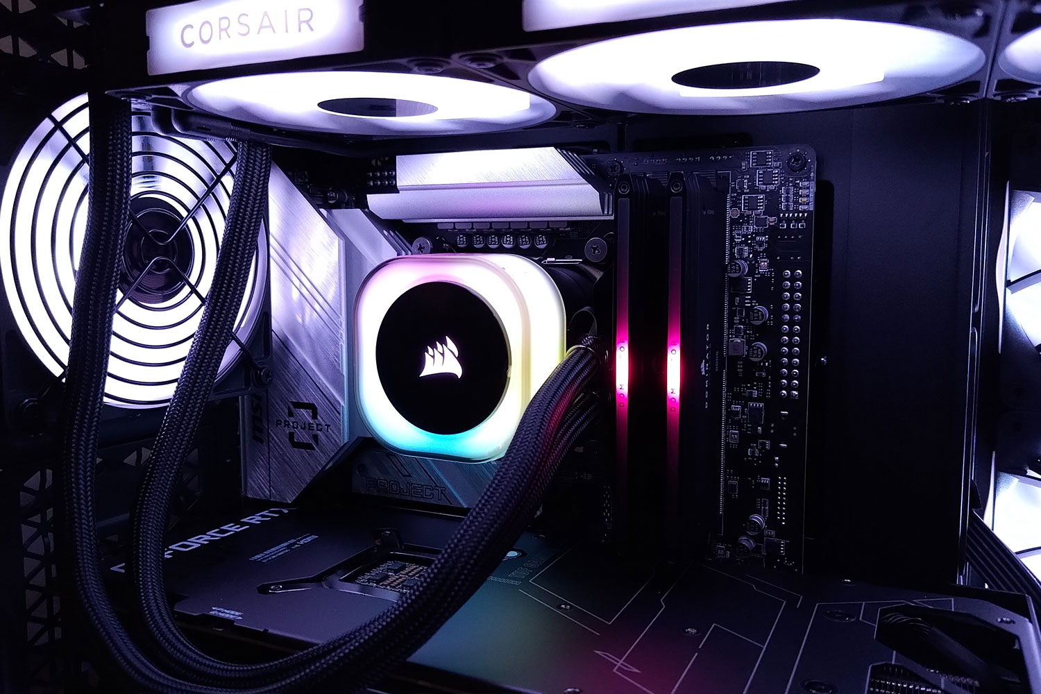 AIO watercooling and fans in the Corsair Vengeance i5100.