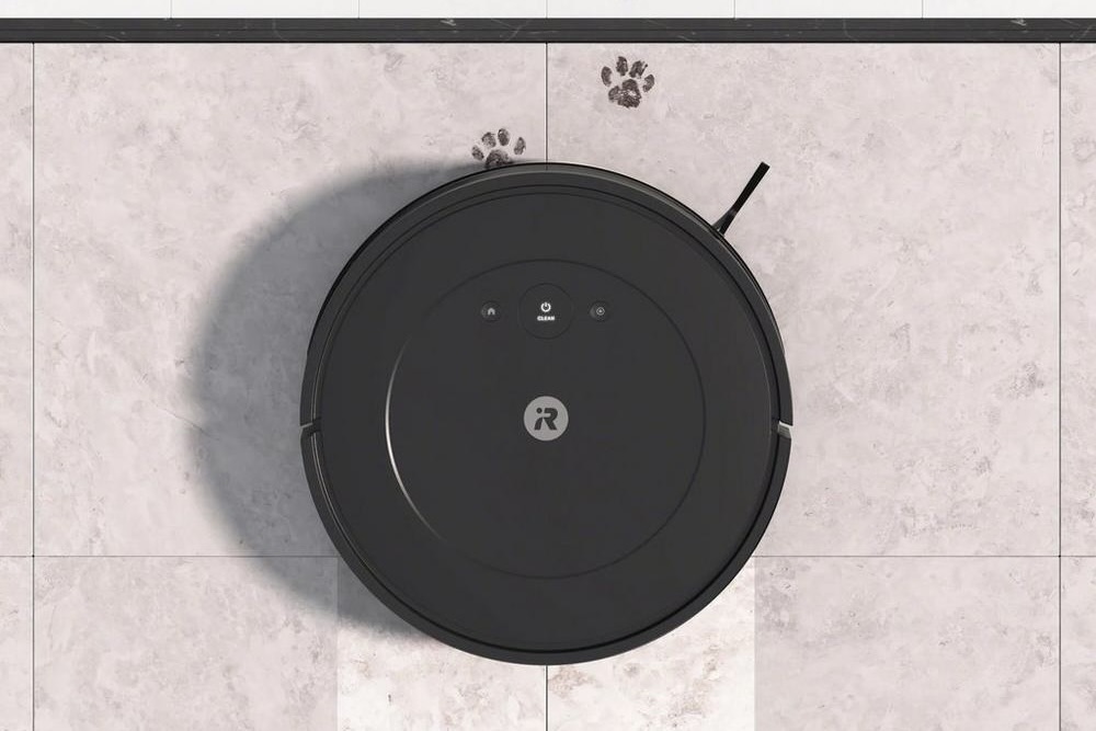 iRobot Roomba Combo 2 Essential моет плиточный пол.