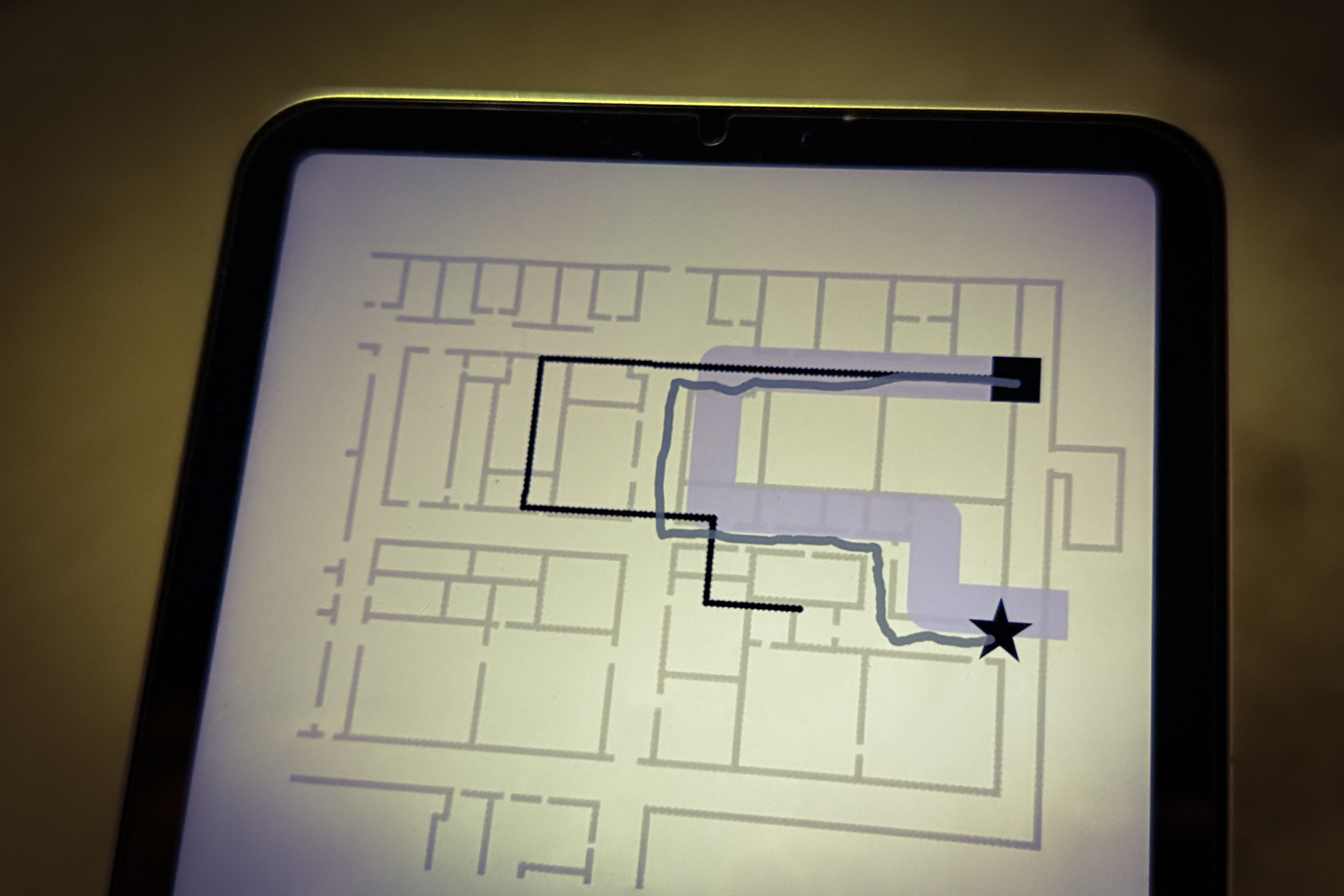 Verificando o mapa com filtro de partículas para auxiliar pessoas cegas na navegação.