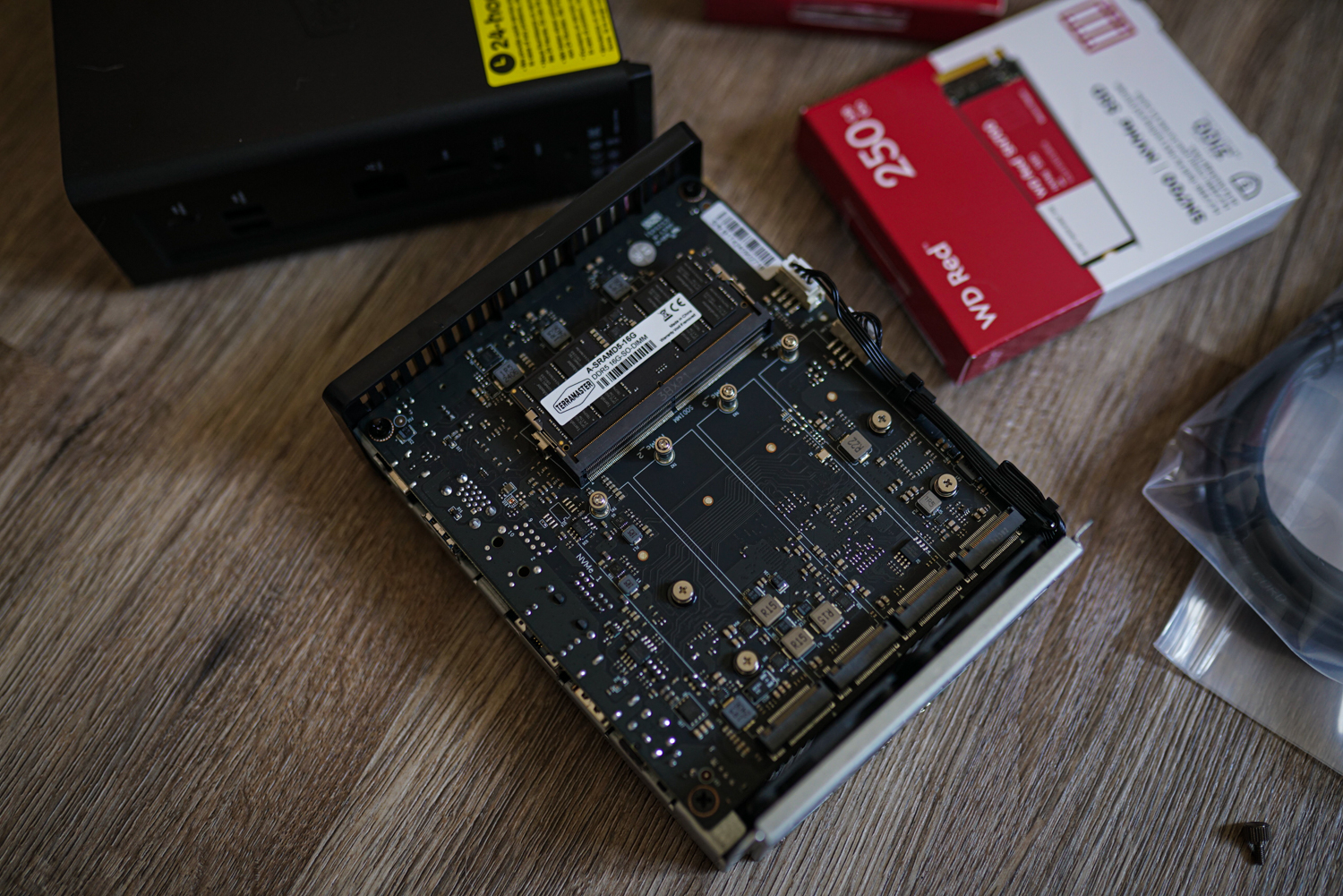 Internals of the Terra Master F8 SSD Plus.