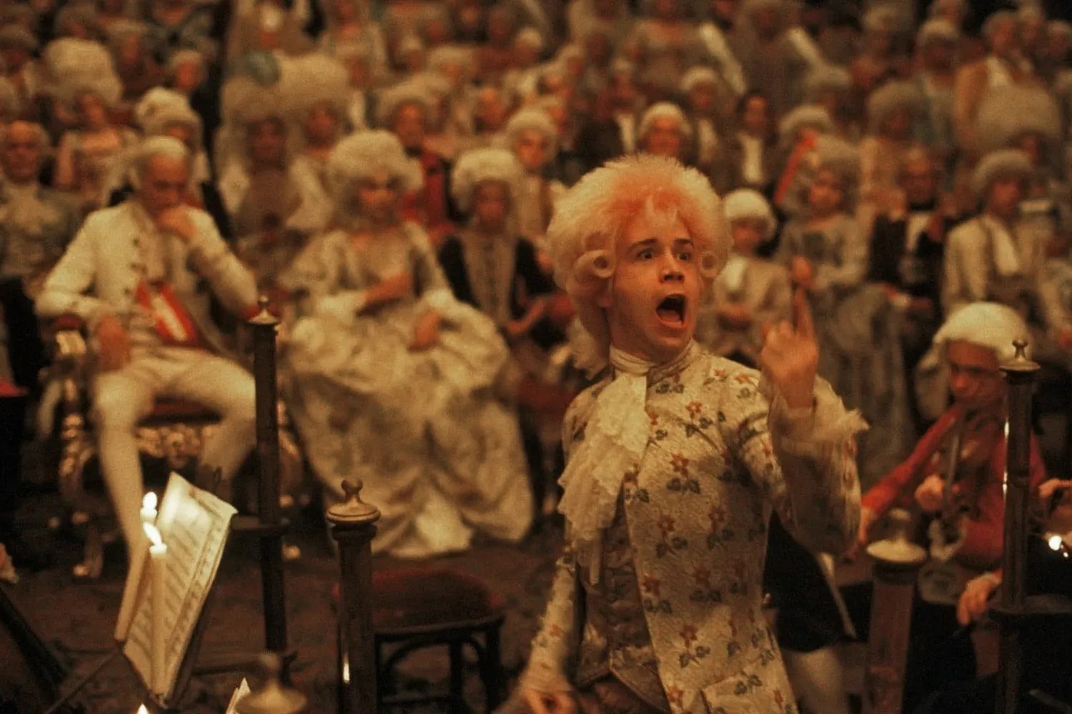 Tom Hulce em Amadeus.