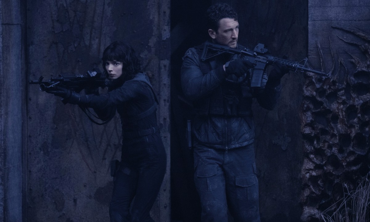 Anya Taylor-Joy and Miles Teller point guns in The Gorge.