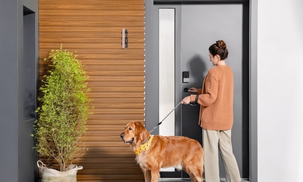 Aqara Smart Lock U100 woman entering home with hands full, pet