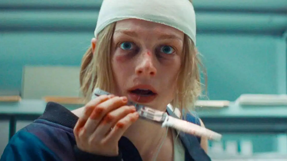 Hunter Schafer dans Coucou.