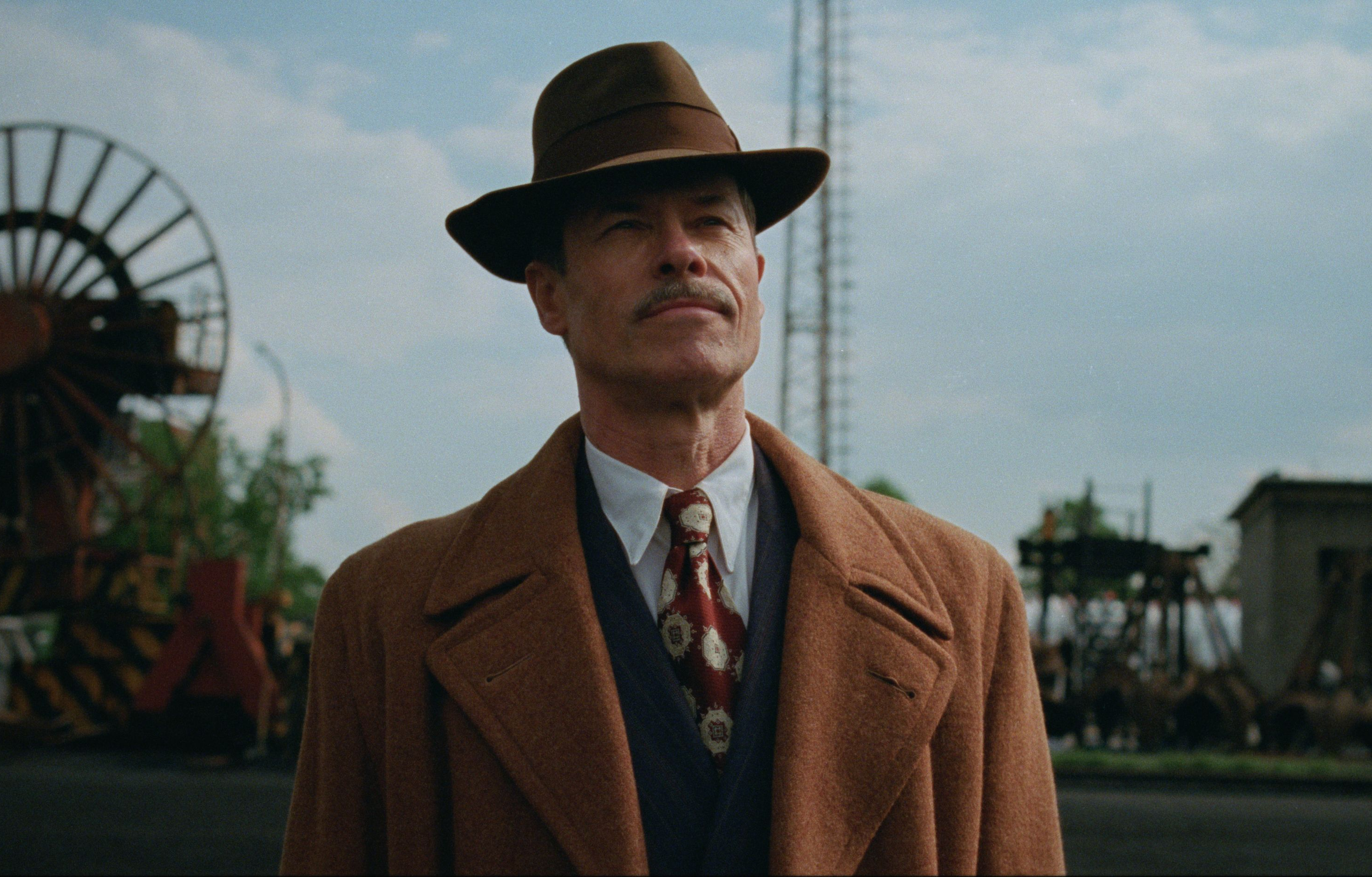 Guy Pearce wears a fedora in The Brutalist.