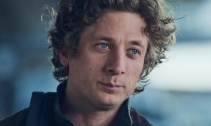 Jeremy Allen White stares and smirks in The Bear.