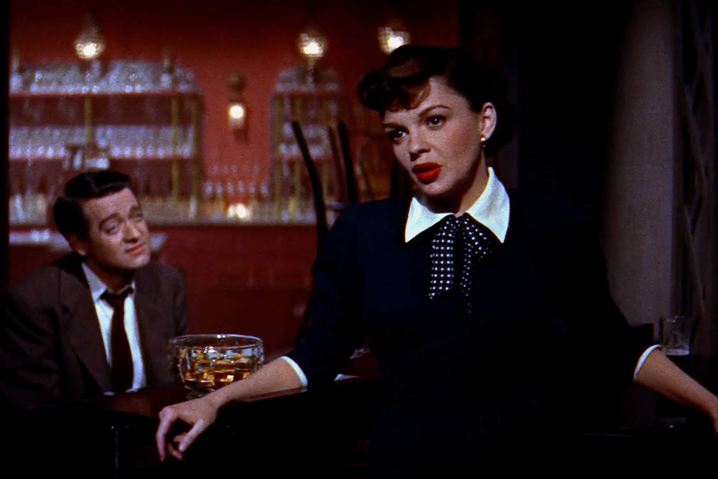 Judy Garland y Tommy Noonan en Ha nacido una estrella (1954)