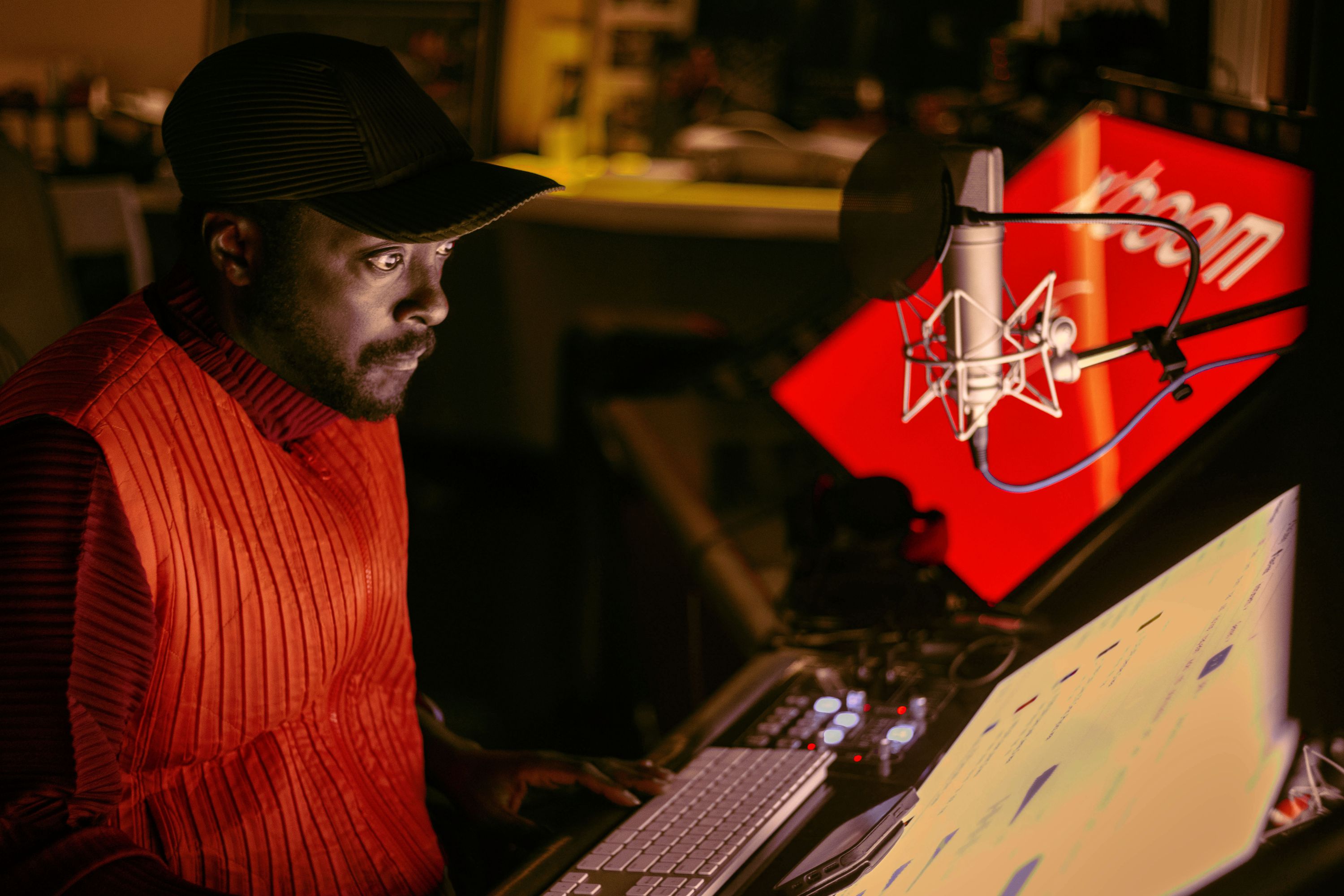 Will.i.am en el estudio.