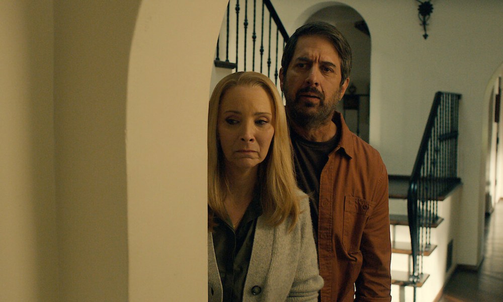 Lisa Kudrow and Ray Romano in No Good Deed.