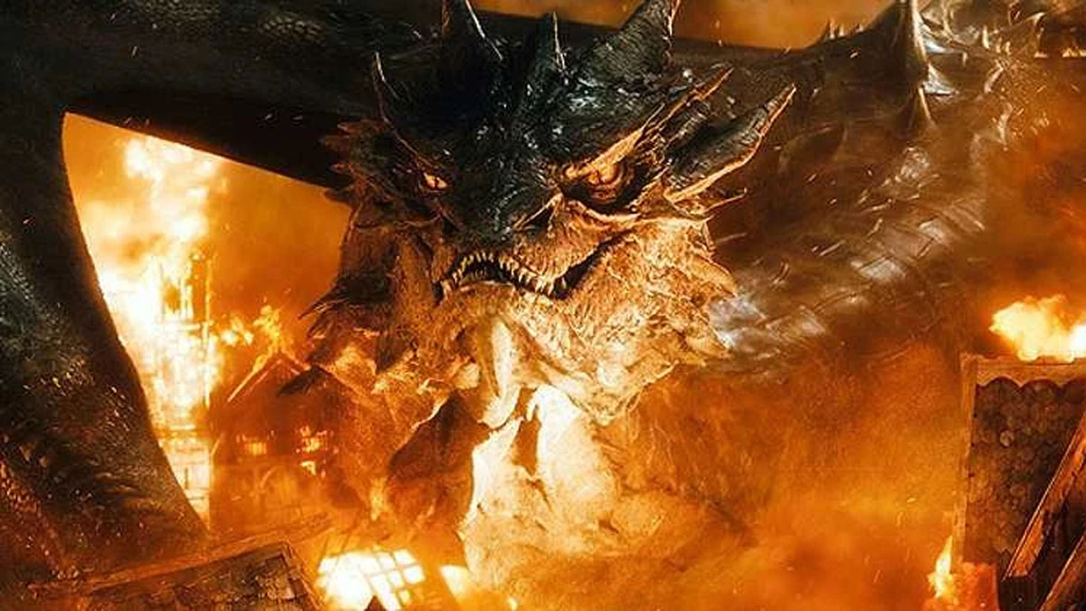 O dragão Smaug revela seu reinado de terror em O Hobbit: A Batalha dos Cinco Exércitos.