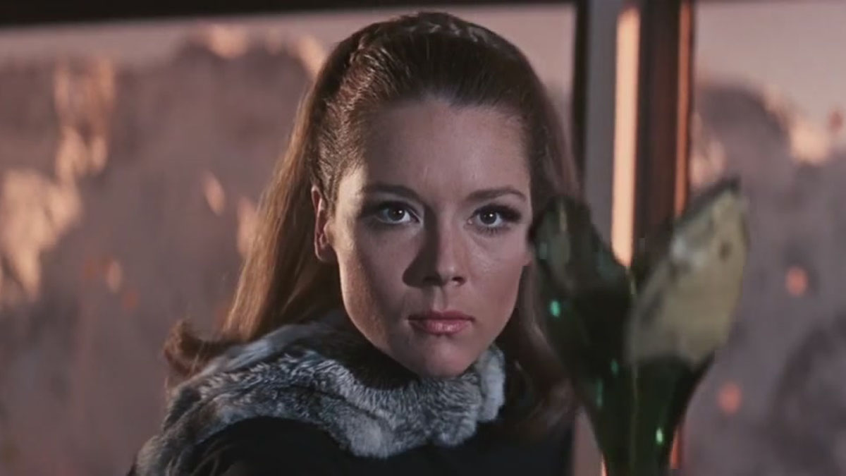 Diana Rigg como Tracy Bond en El servicio secreto de su magistratura.