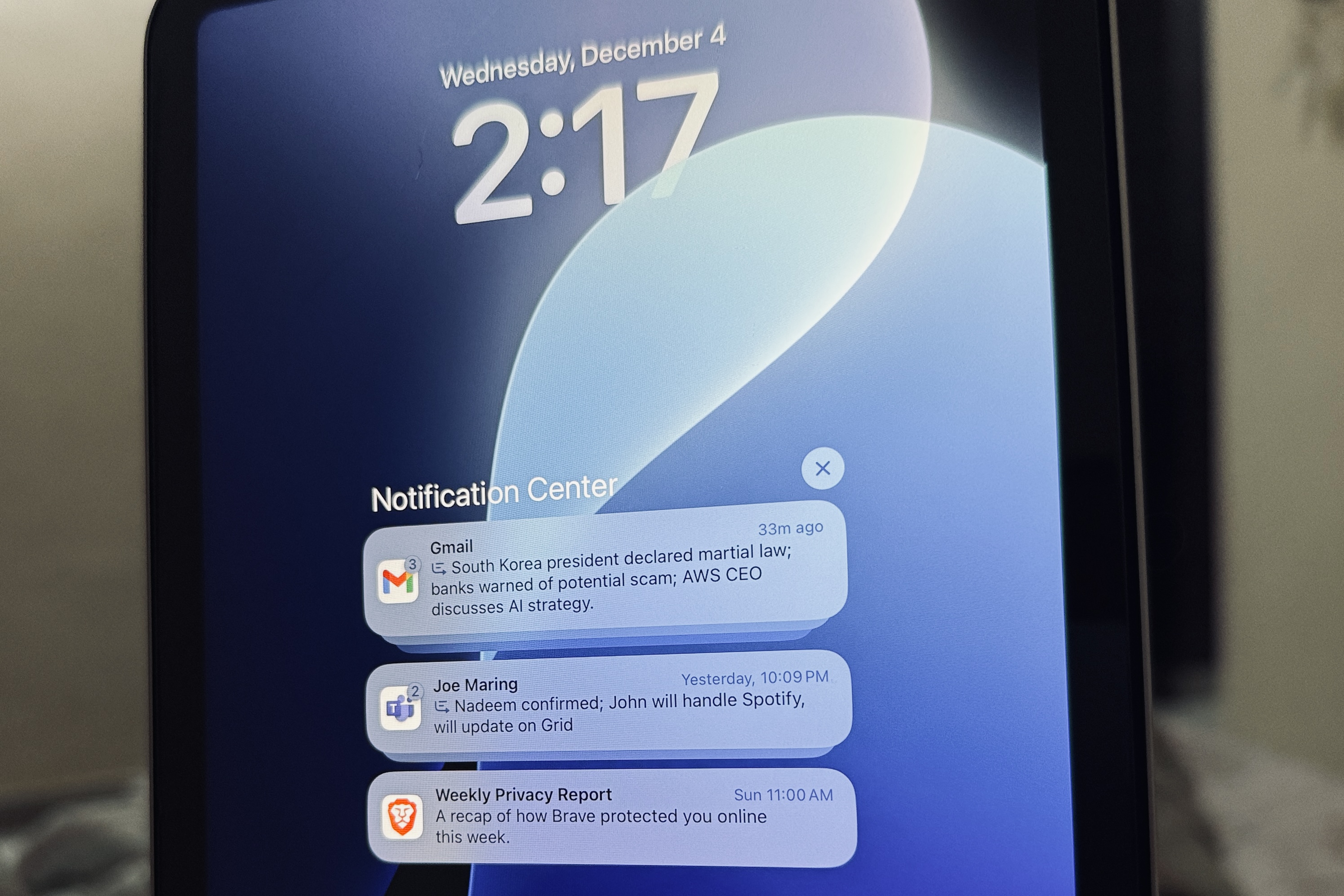 Notifications résumées sur Apple iPad mini avec A17 Pro.