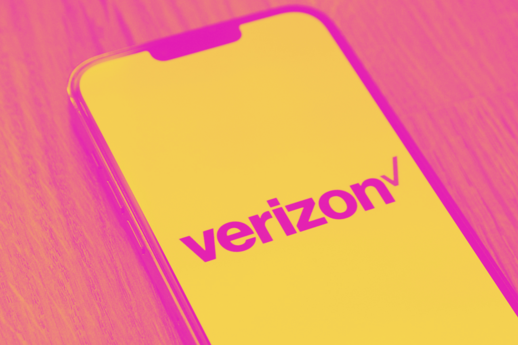 Logo Verizon apparaissant sur l'écran d'un iPhone.