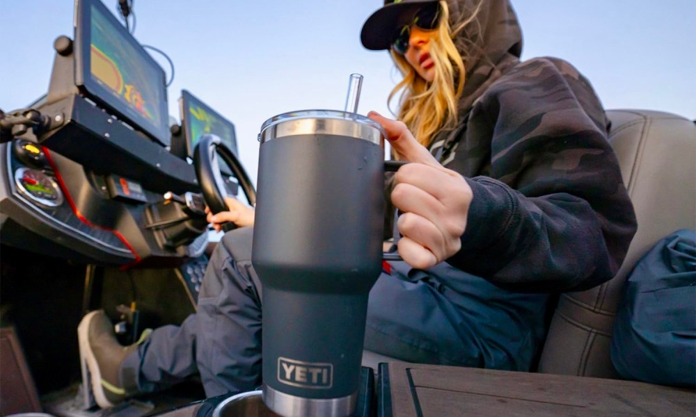 A woman using the Yeti 35oz Rambler with Handle and Straw Lid.