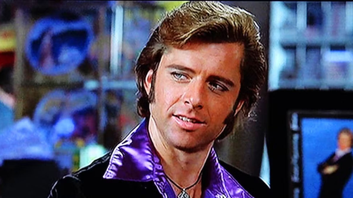 Maxwell Caulfield como Rex Manning na Empire Records.