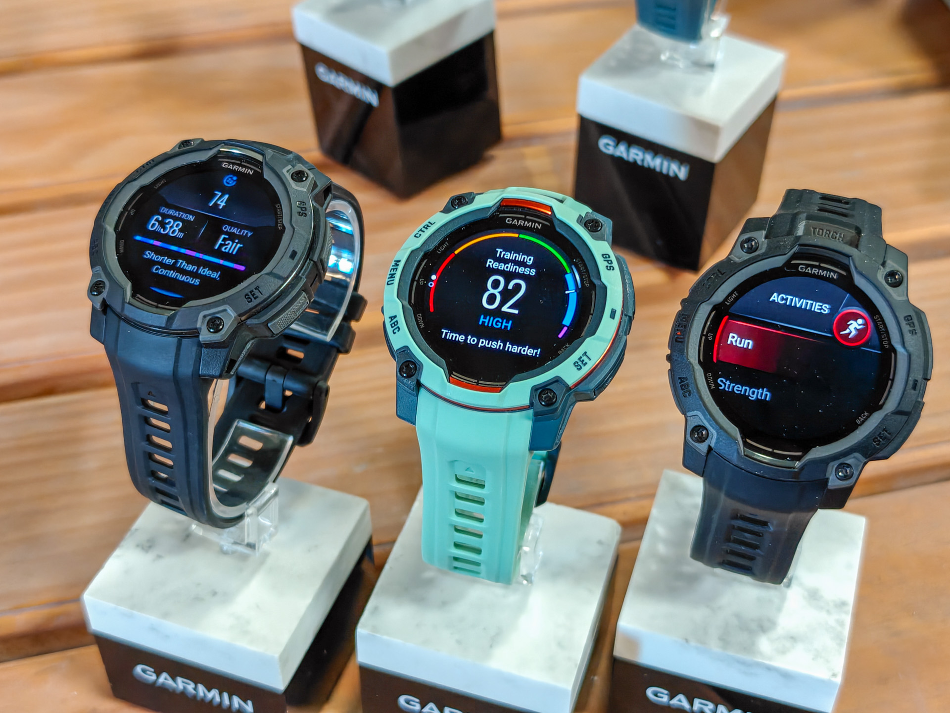 Três cores do Garmin Instinct 3